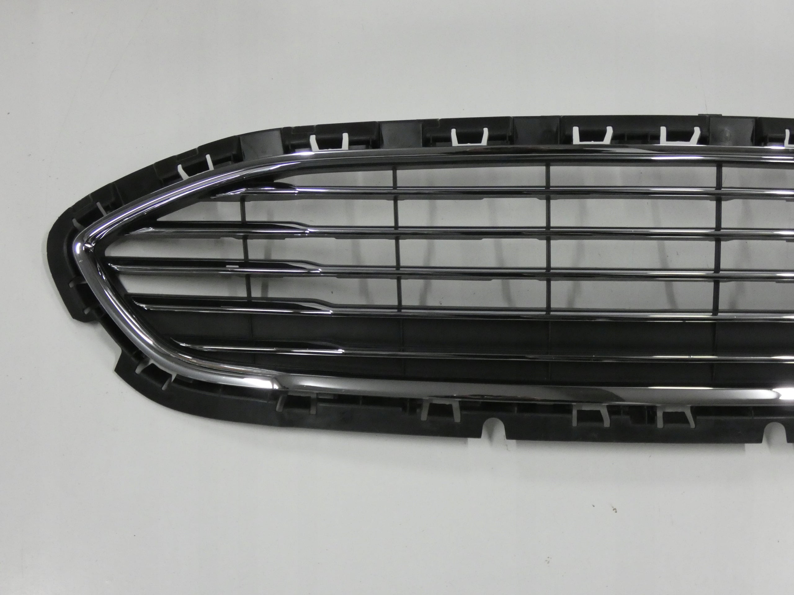 Kühlergrill Ford FIESTA FRONTGRILL H1BB8200B Kühlergitter