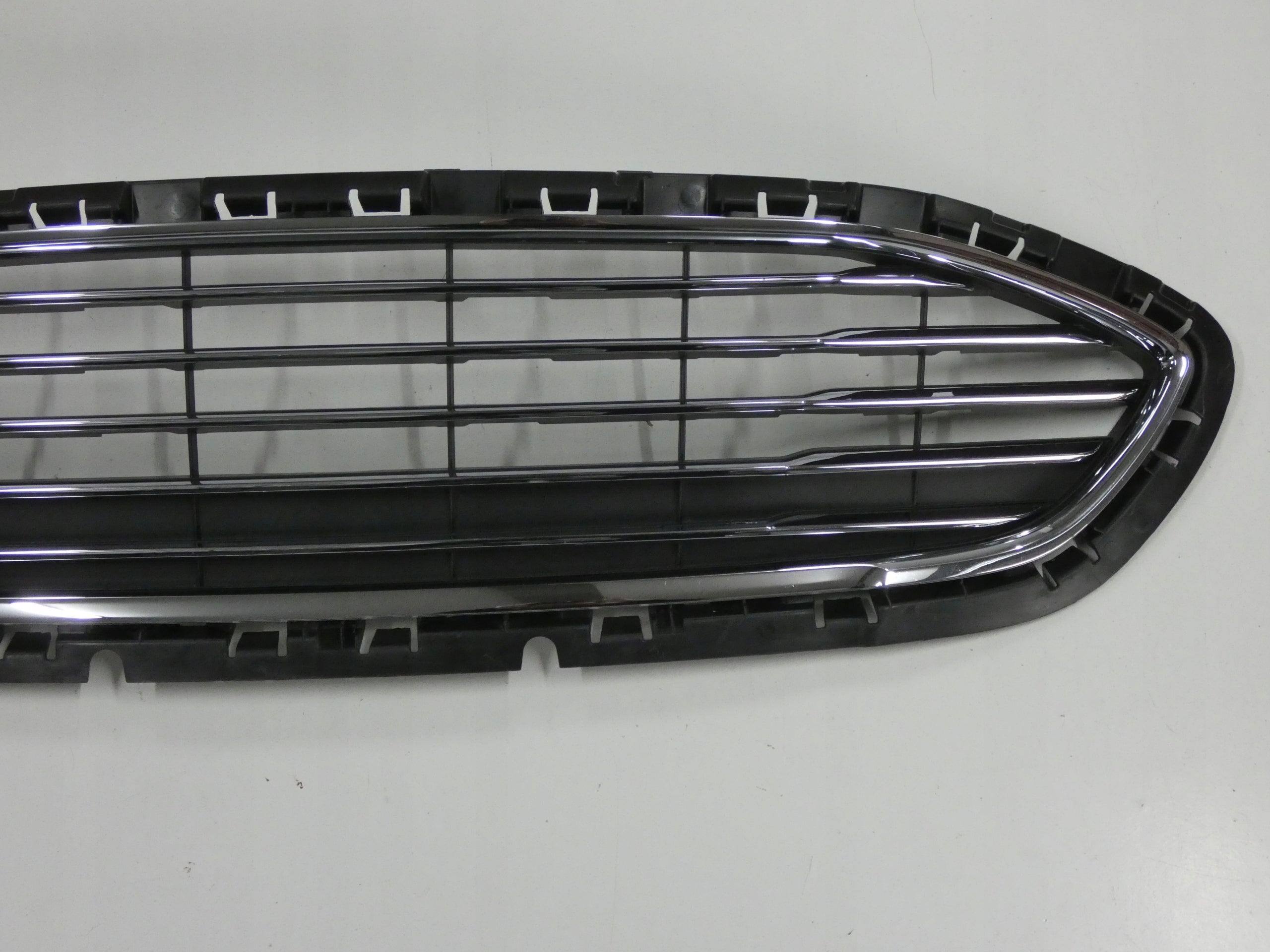 Kühlergrill Ford FIESTA FRONTGRILL H1BB8200B Kühlergitter