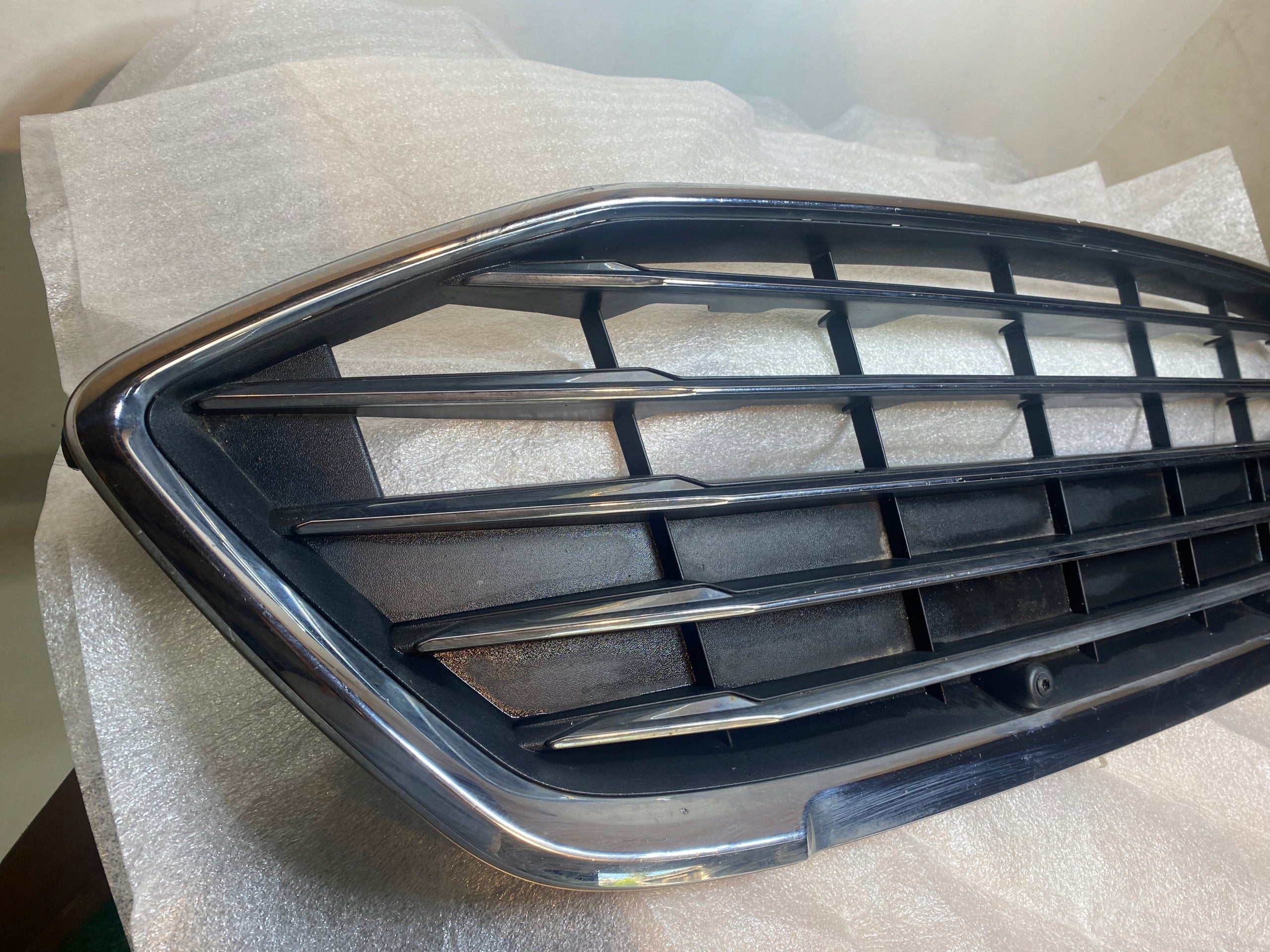 Kühlergrill Ford 3 2 1 4 IV FOCUS FRONTGRILL Kühlergitter