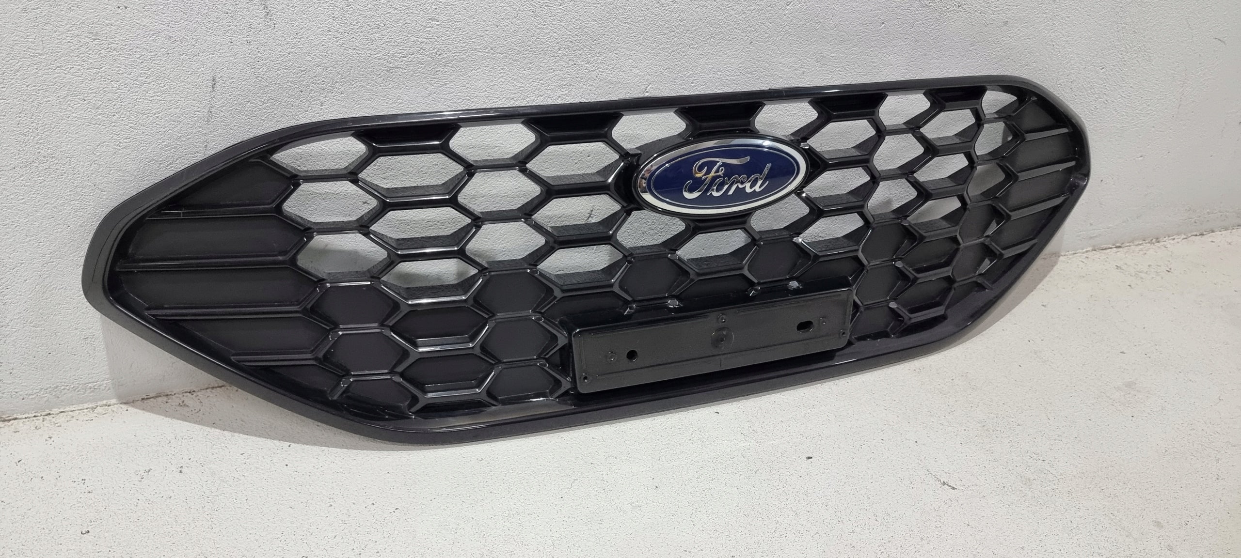 Kühlergrill Ford 4 I 2 FOCUS FRONTGRILL NX7B8200TINT Kühlergitter