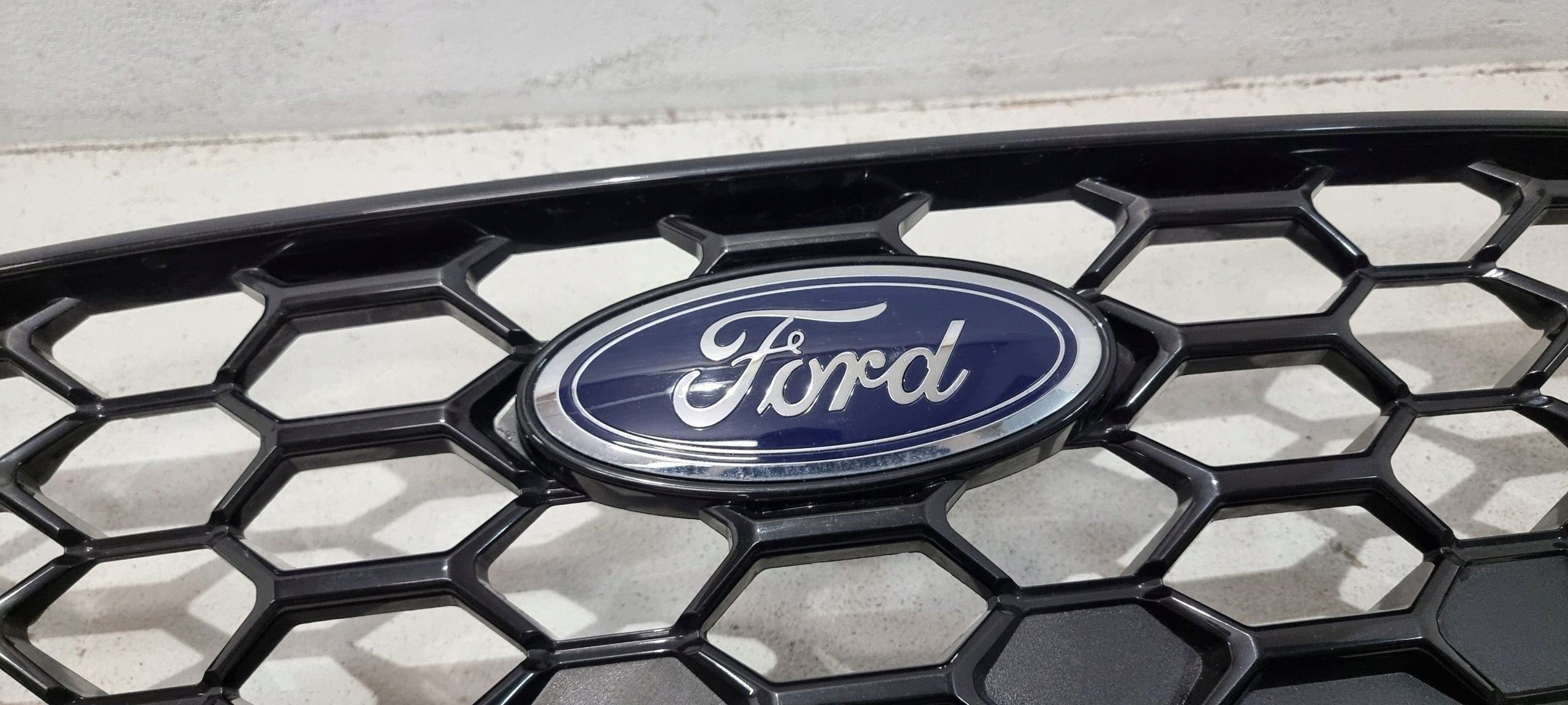 Kühlergrill Ford 4 I 2 FOCUS FRONTGRILL NX7B8200TINT Kühlergitter