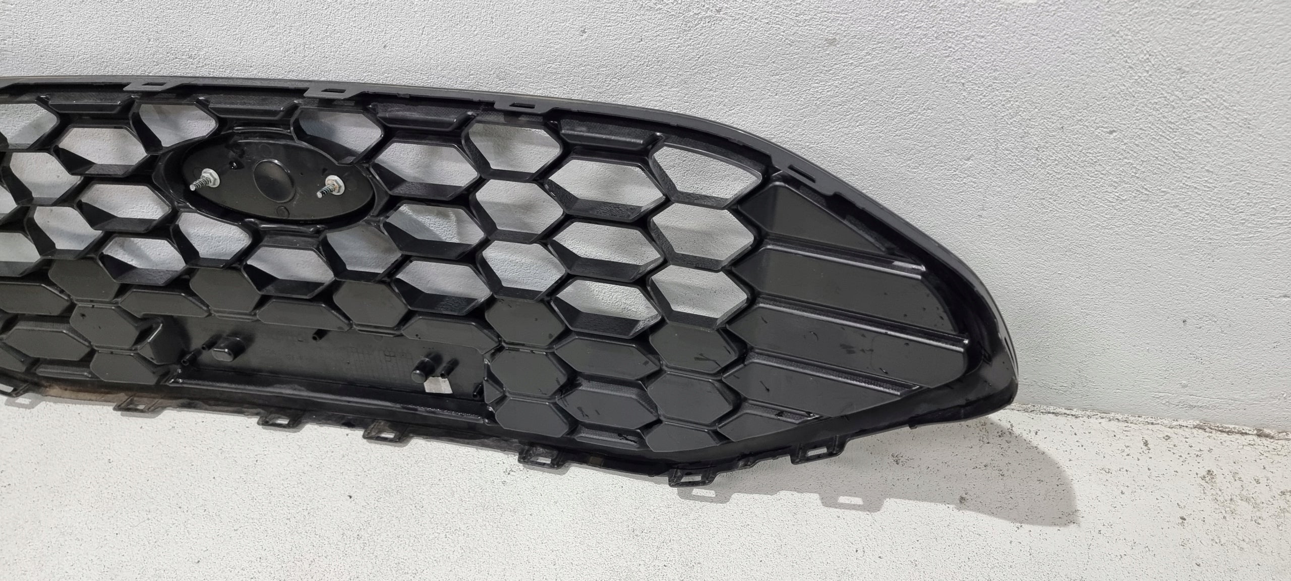 Kühlergrill Ford 4 I 2 FOCUS FRONTGRILL NX7B8200TINT Kühlergitter