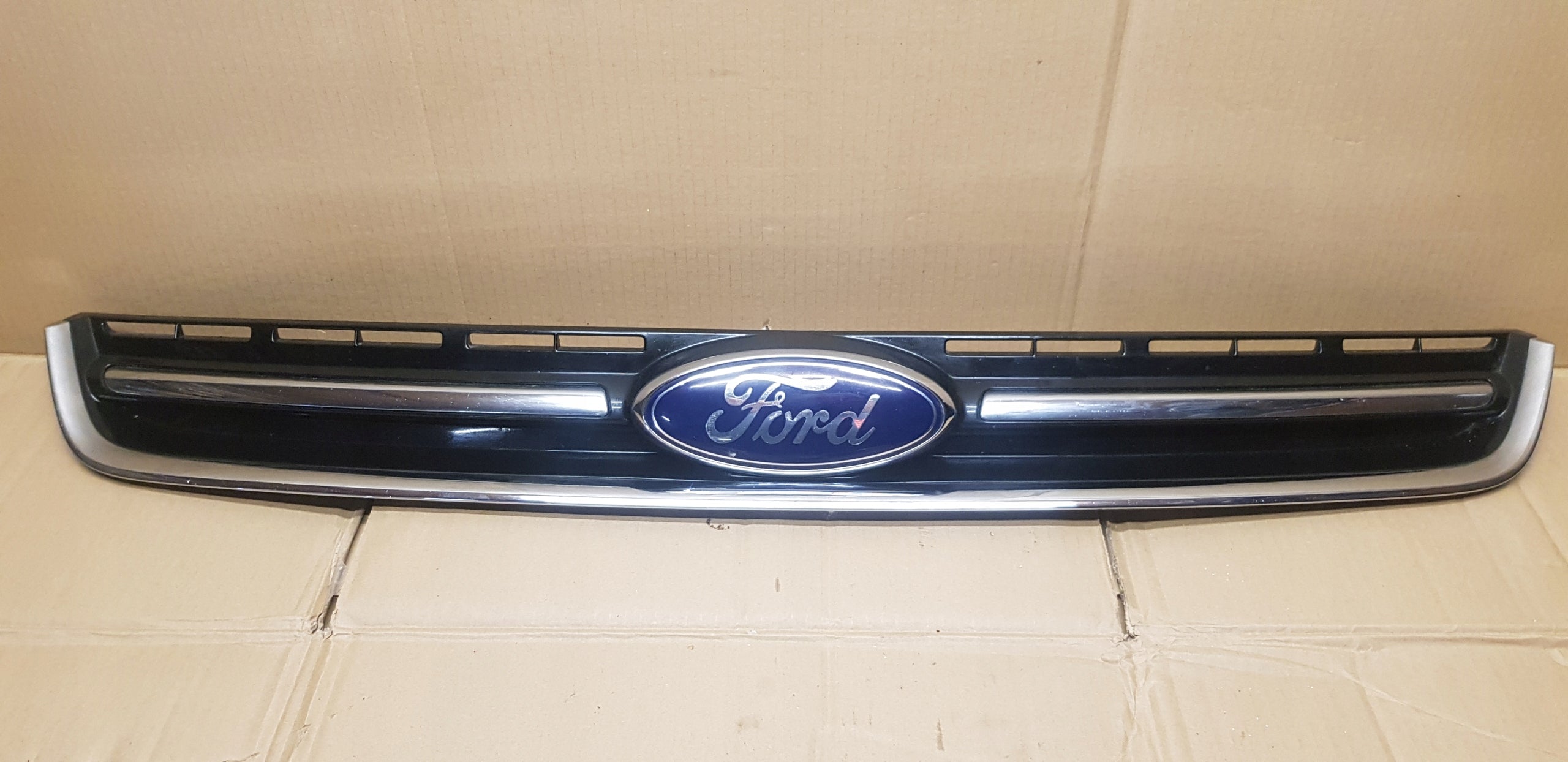 Kühlergrill Ford 2 KUGA I 1 4 FRONTGRILL CV448150AD Kühlergitter