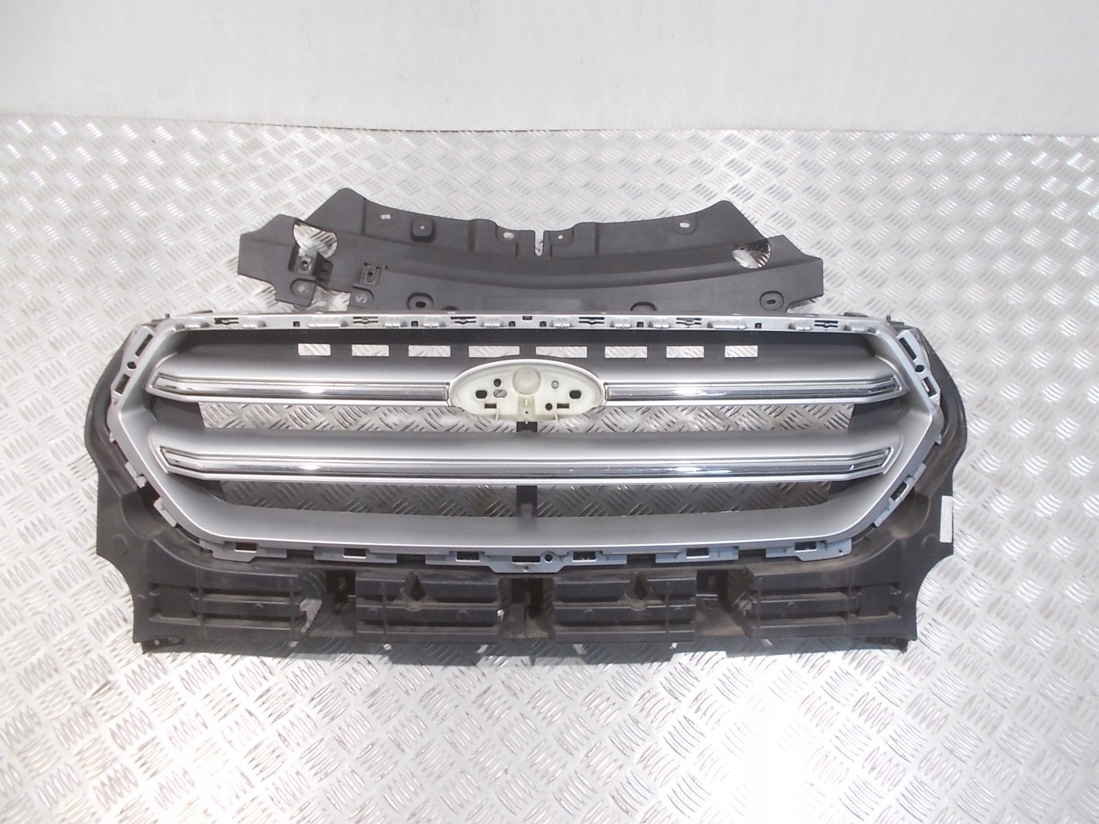 Kühlergrill Ford 2 II 1 KUGA FRONTGRILL GV448200BGJ5 Kühlergitter