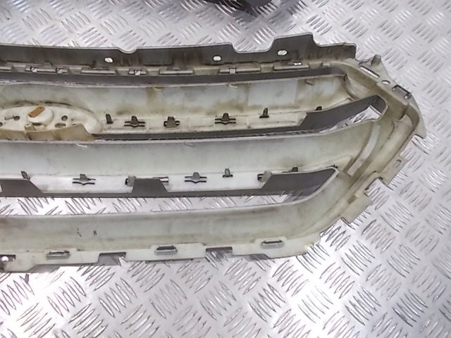 Kühlergrill Ford 2 II 1 KUGA FRONTGRILL GV448200BGJ5 Kühlergitter