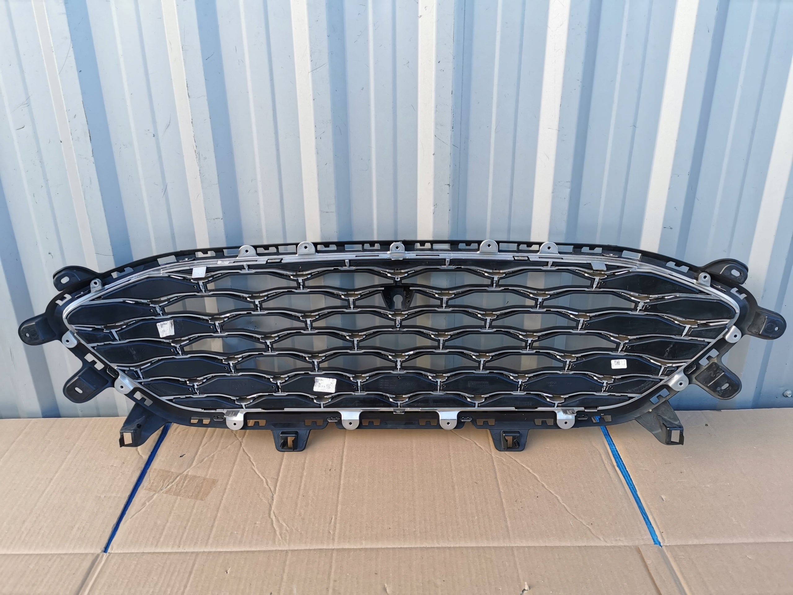 Kühlergrill Ford KUGA III 3 1 FRONTGRILL LV4B8200VBAX Kühlergitter