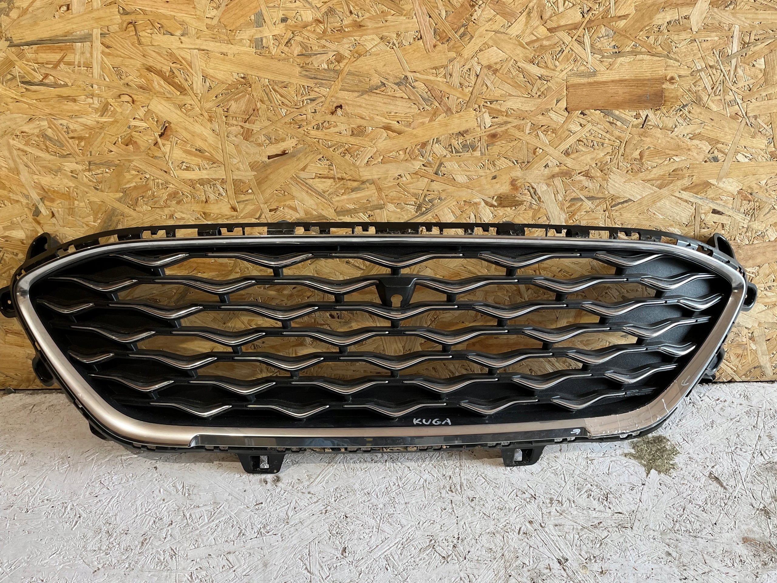 Kühlergrill Ford 3 2 KUGA I 4 FRONTGRILL LV4B8200VDFO Kühlergitter