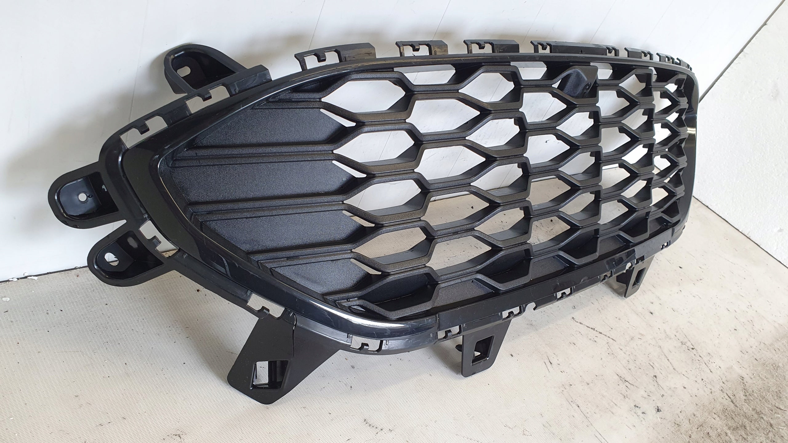 Kühlergrill Ford 3 2 KUGA I 1 4 FRONTGRILL LV4B8200LV4B Kühlergitter