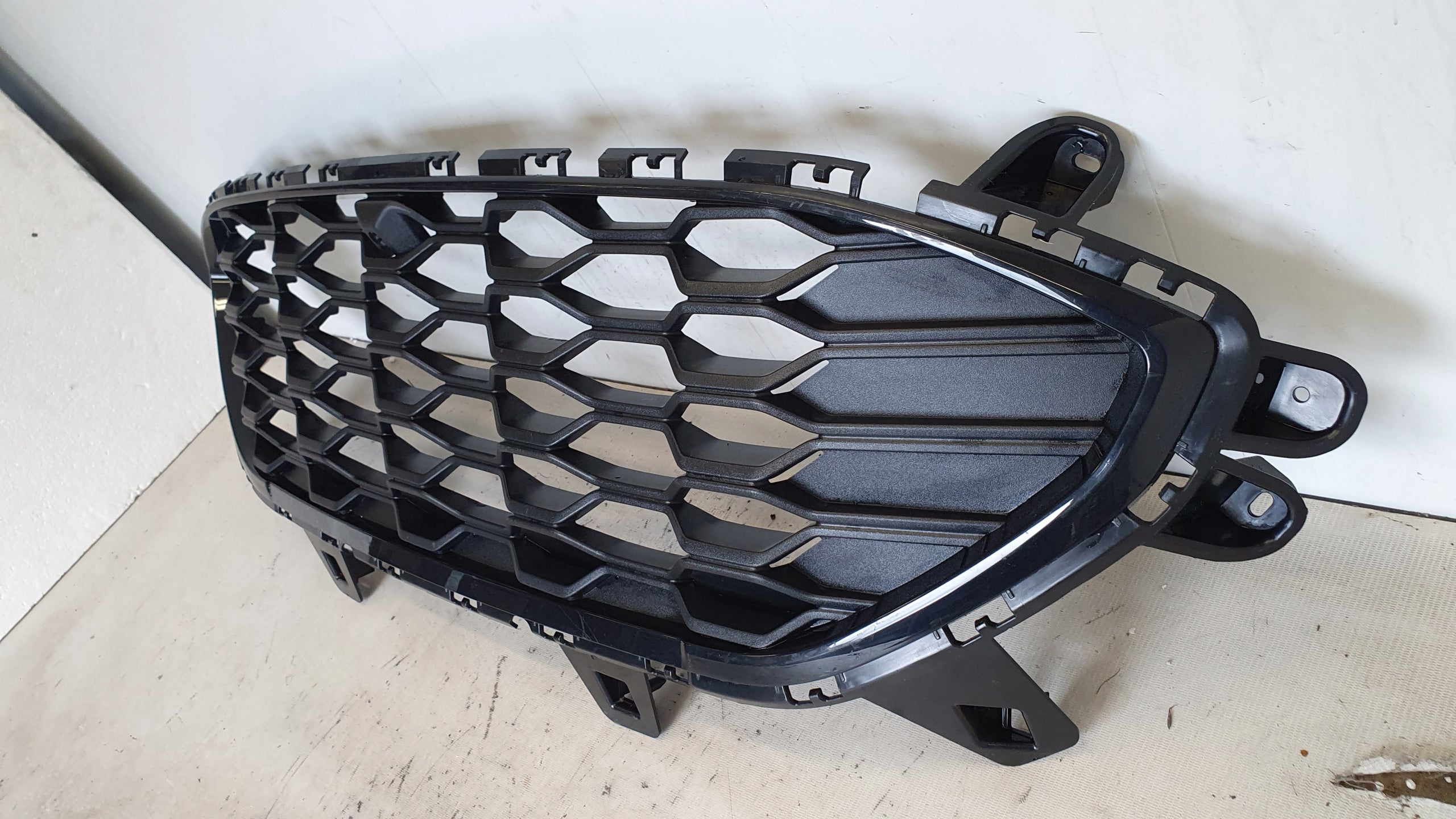 Kühlergrill Ford 3 2 KUGA I 1 4 FRONTGRILL LV4B8200LV4B Kühlergitter