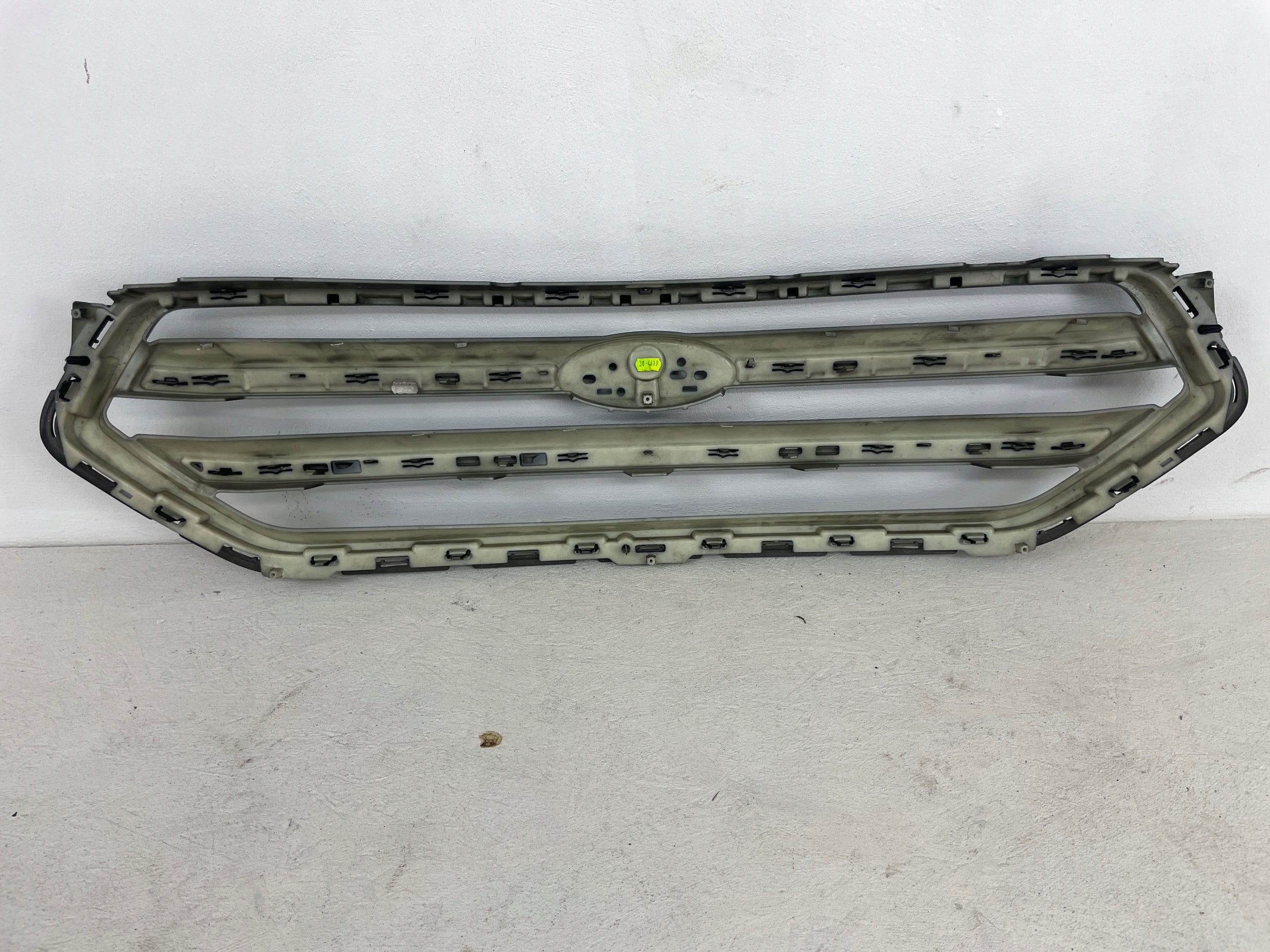 Kühlergrill Ford 2 KUGA I 1 4 FRONTGRILL GV448200BCWg Kühlergitter