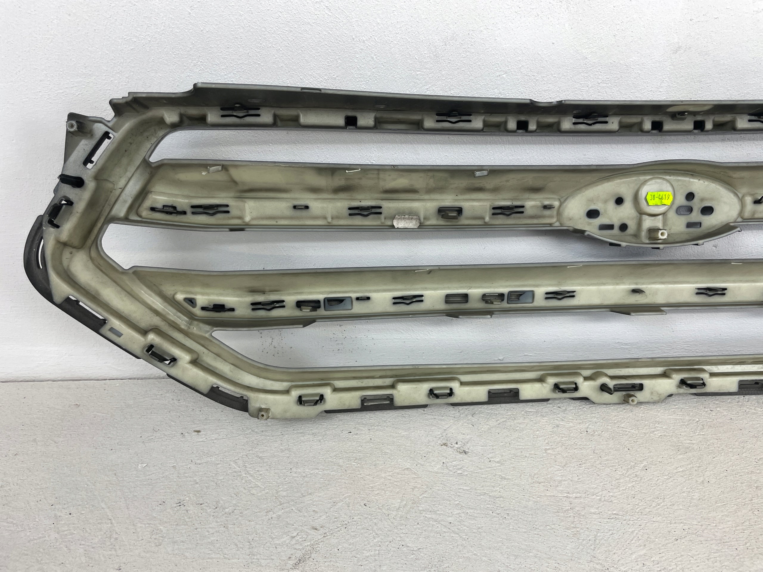 Kühlergrill Ford 2 KUGA I 1 4 FRONTGRILL GV448200BCWg Kühlergitter