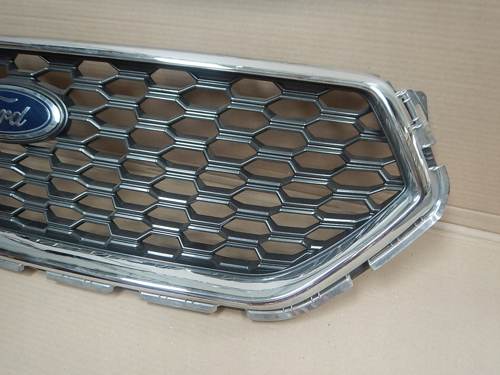 Kühlergrill Ford 4 I 2 KUGA FRONTGRILL GV448200Vatr Kühlergitter