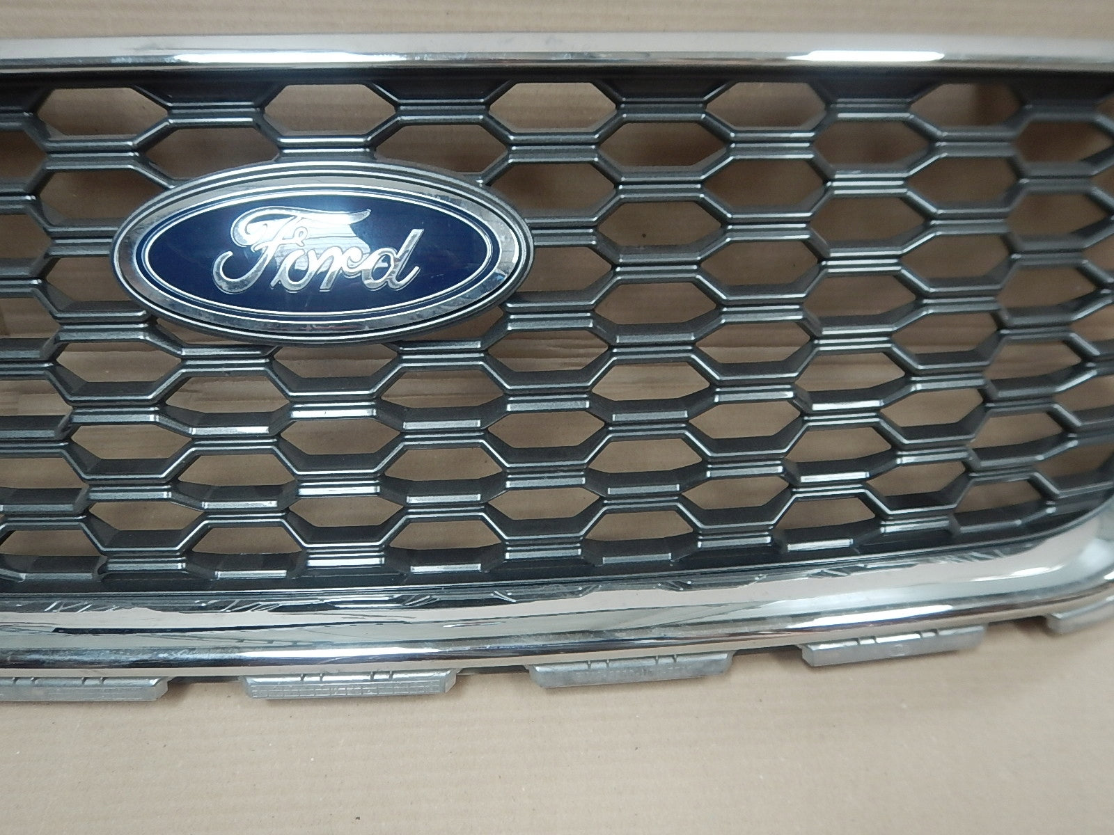 Kühlergrill Ford 4 I 2 KUGA FRONTGRILL GV448200Vatr Kühlergitter