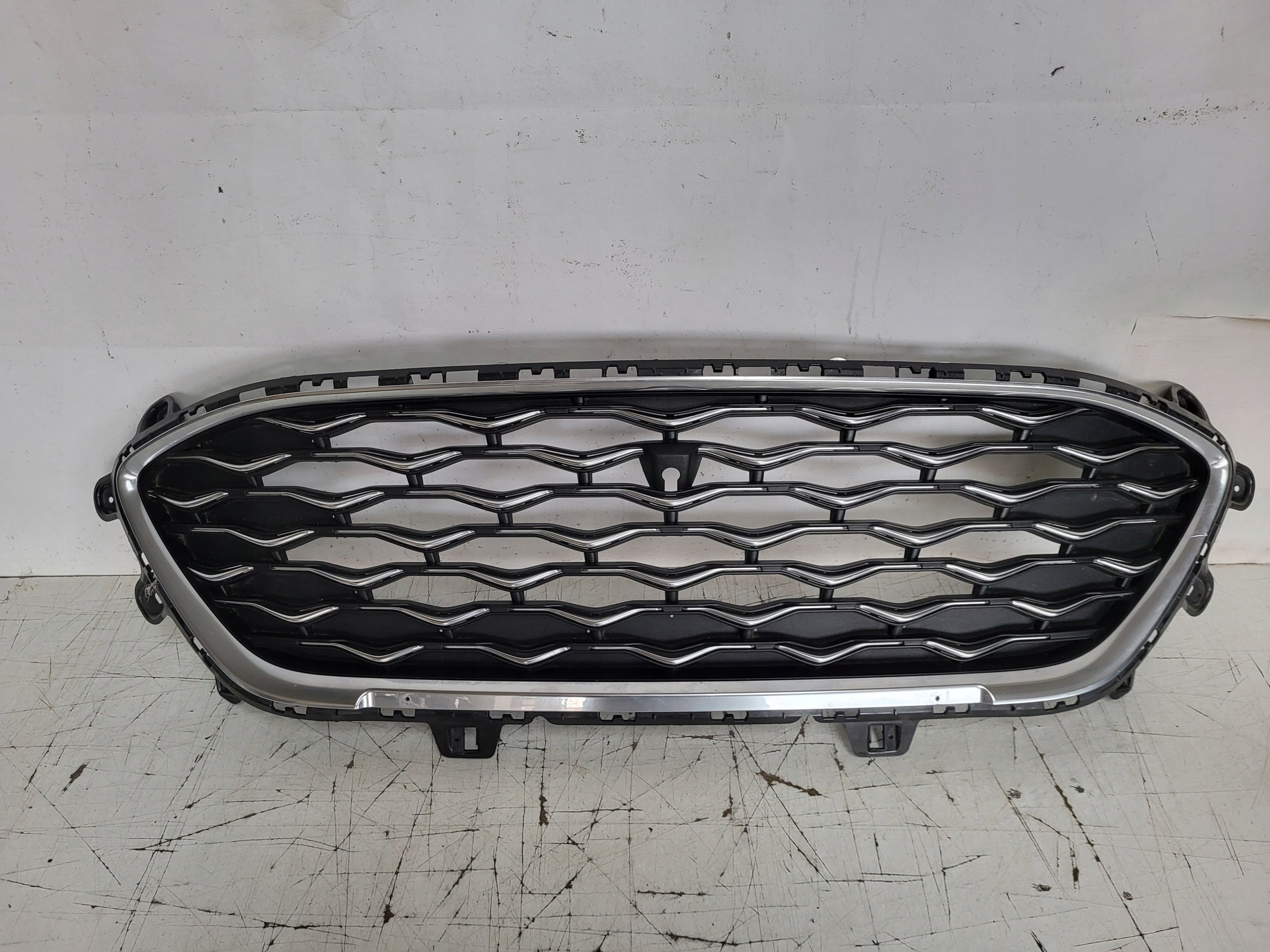 Kühlergrill Ford 3 2 KUGA I 4 FRONTGRILL LV4B8200VLV4 Kühlergitter