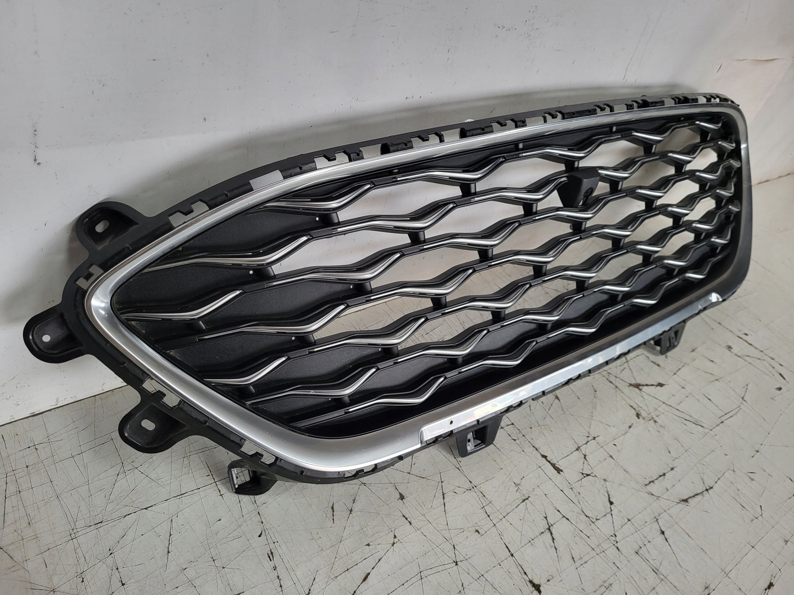 Kühlergrill Ford 3 2 KUGA I 4 FRONTGRILL LV4B8200VLV4 Kühlergitter