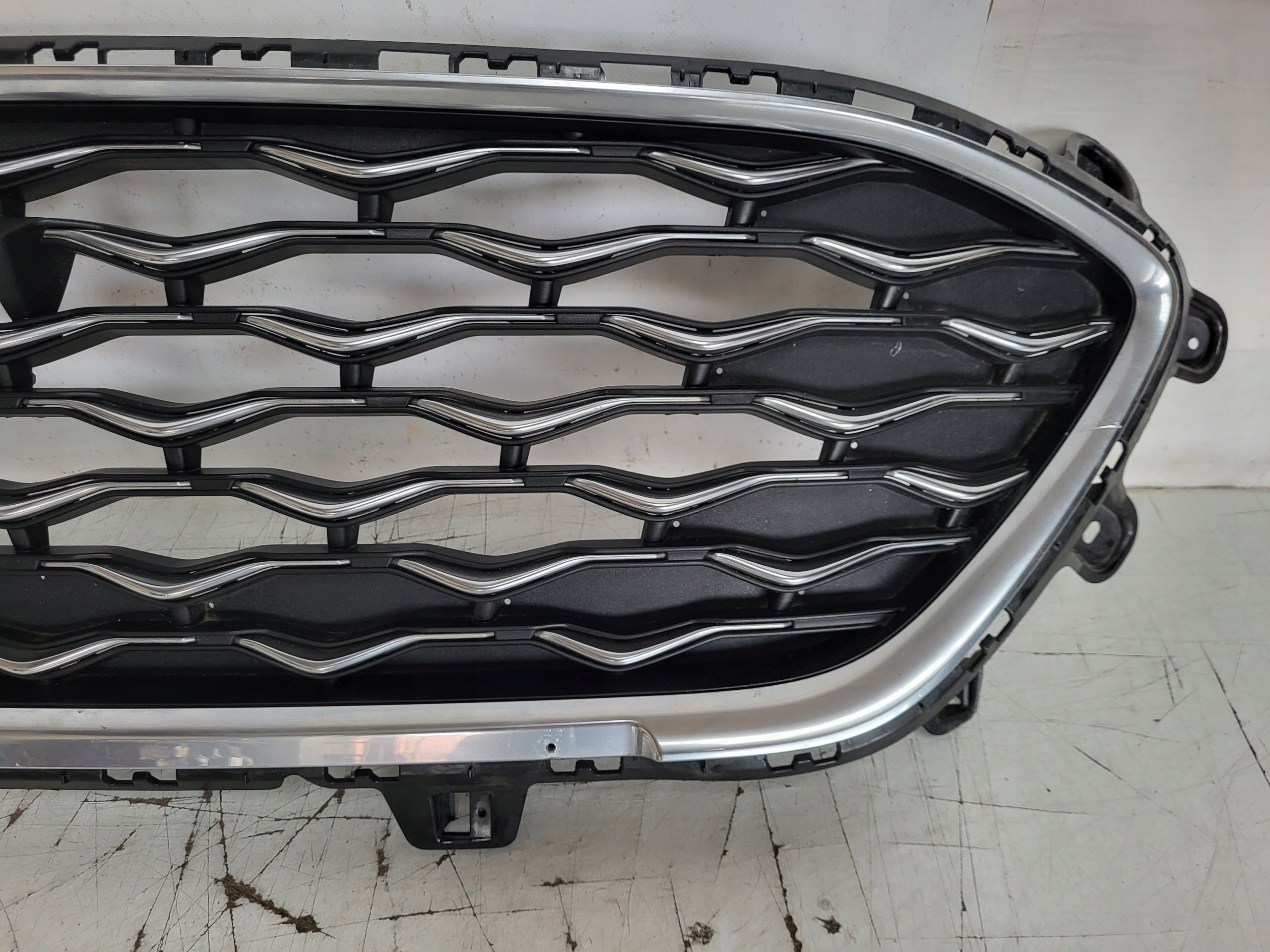 Kühlergrill Ford 3 2 KUGA I 4 FRONTGRILL LV4B8200VLV4 Kühlergitter