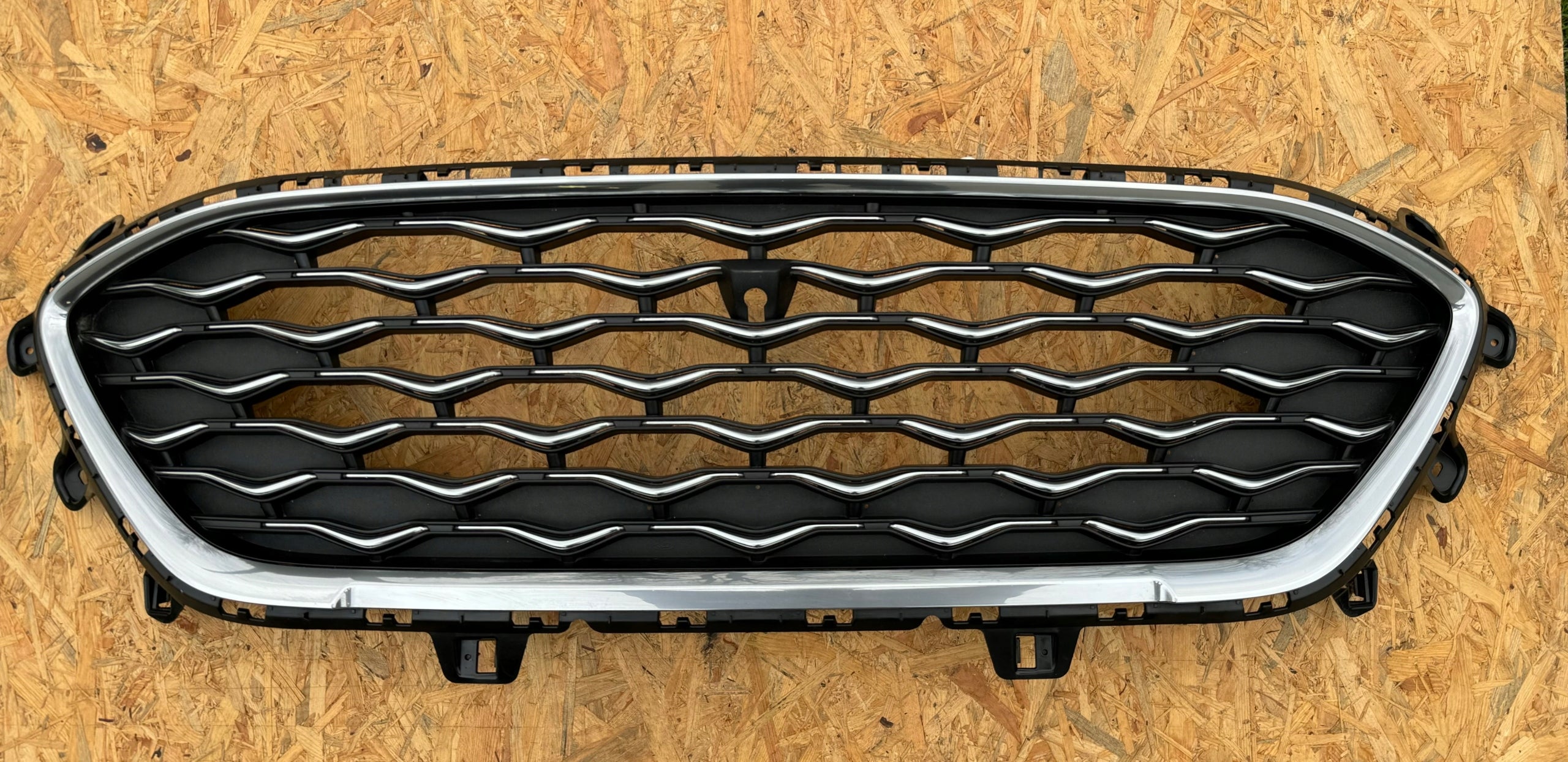 Kühlergrill Ford 3 2 KUGA I 4 FRONTGRILL LV4B8200VLV4 Kühlergitter