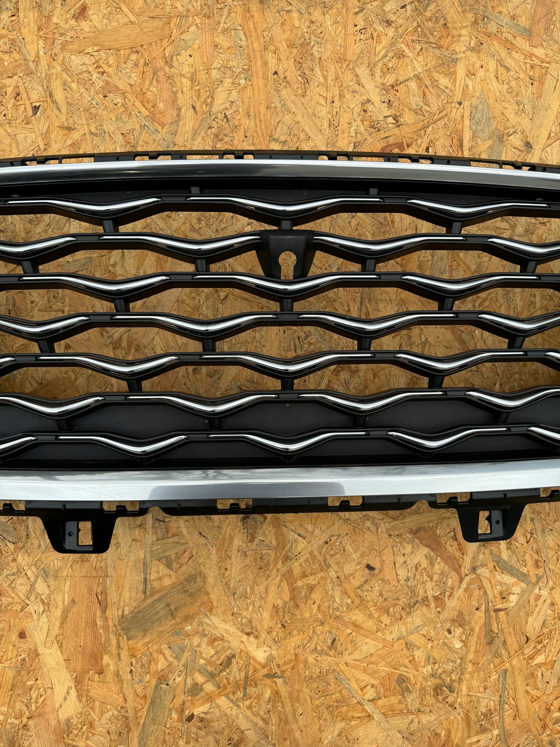 Kühlergrill Ford 3 2 KUGA I 4 FRONTGRILL LV4B8200VLV4 Kühlergitter