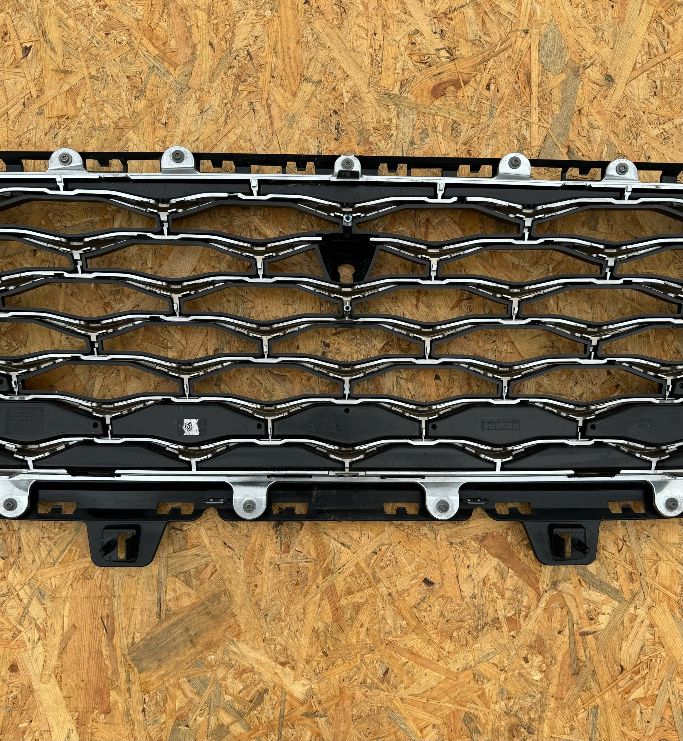 Kühlergrill Ford 3 2 KUGA I 4 FRONTGRILL LV4B8200VLV4 Kühlergitter