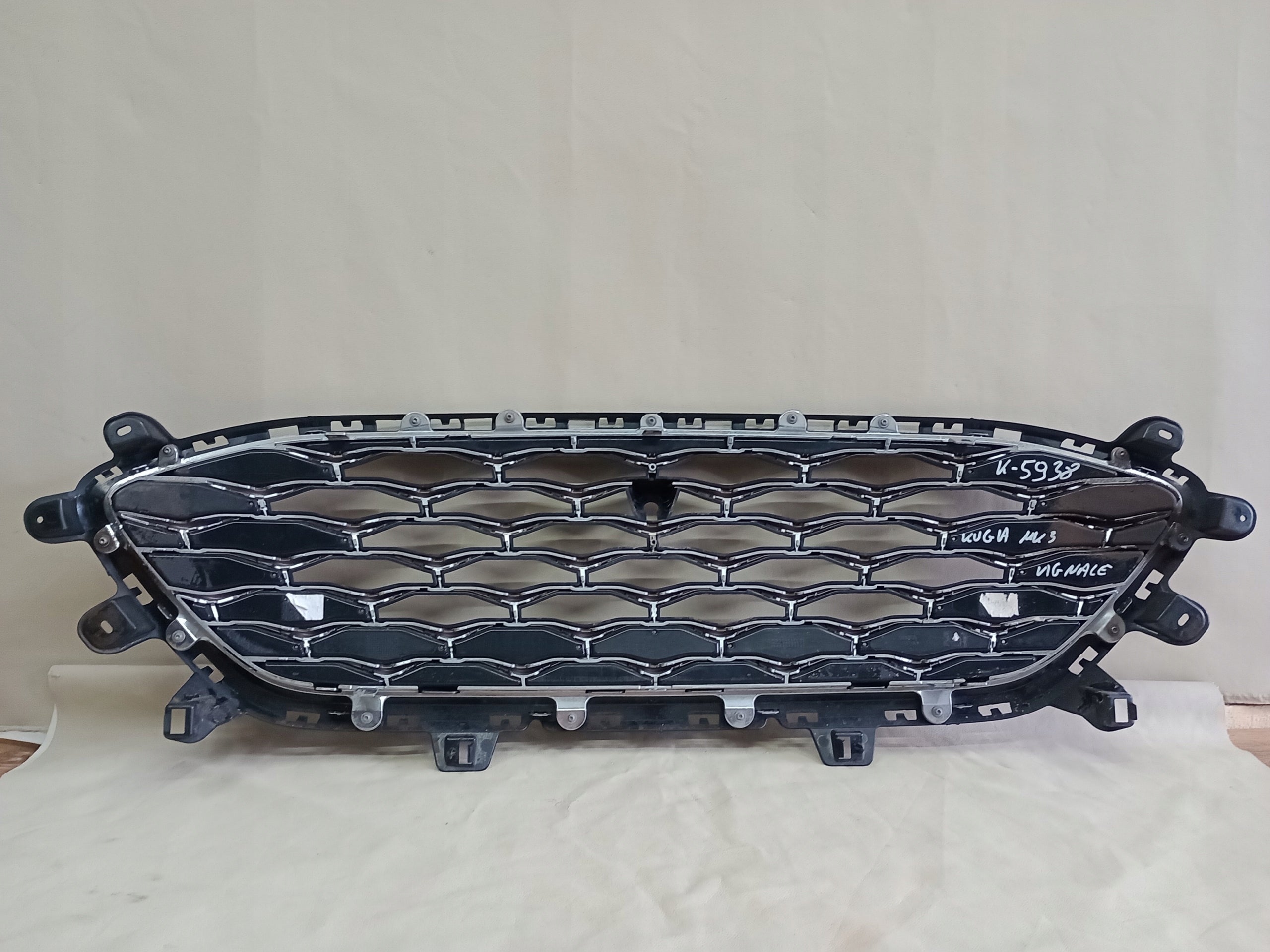 Kühlergrill Ford 2 KUGA III 3 1 4 FRONTGRILL LV4B8200LV4B Kühlergitter