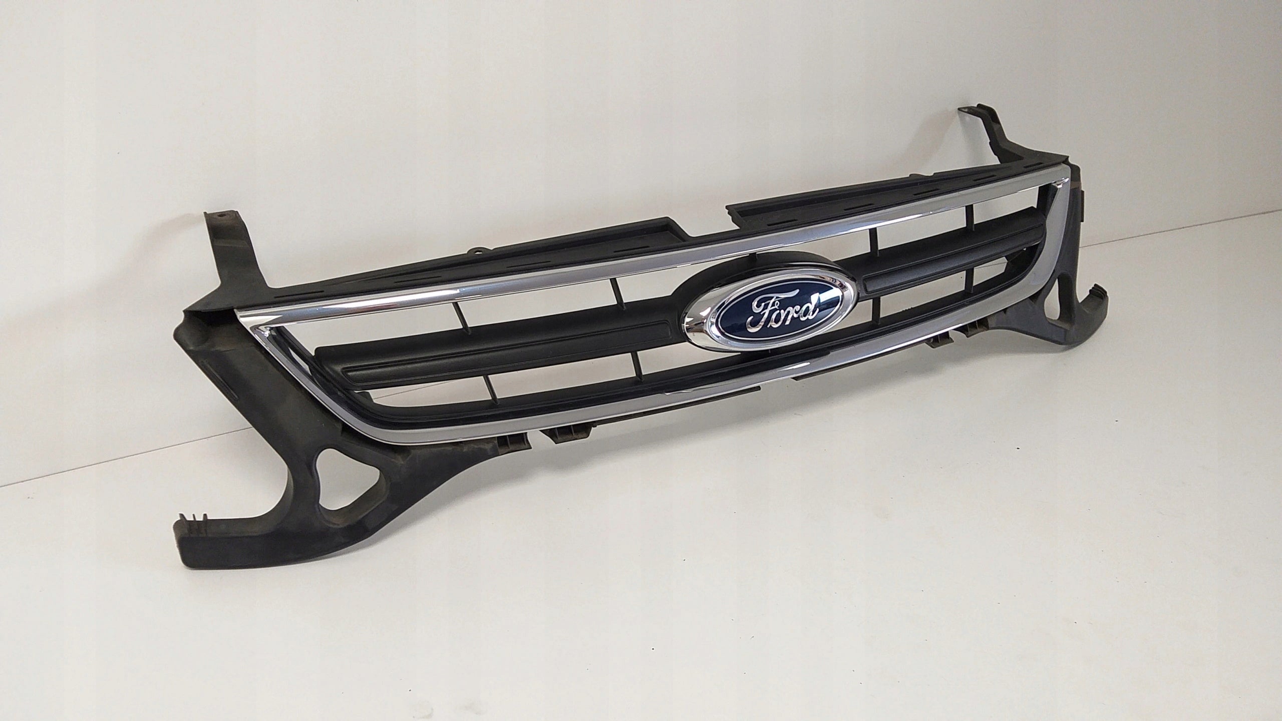 Kühlergrill Ford 2 I 1 4 MONDEO FRONTGRILL BS718200A Kühlergitter