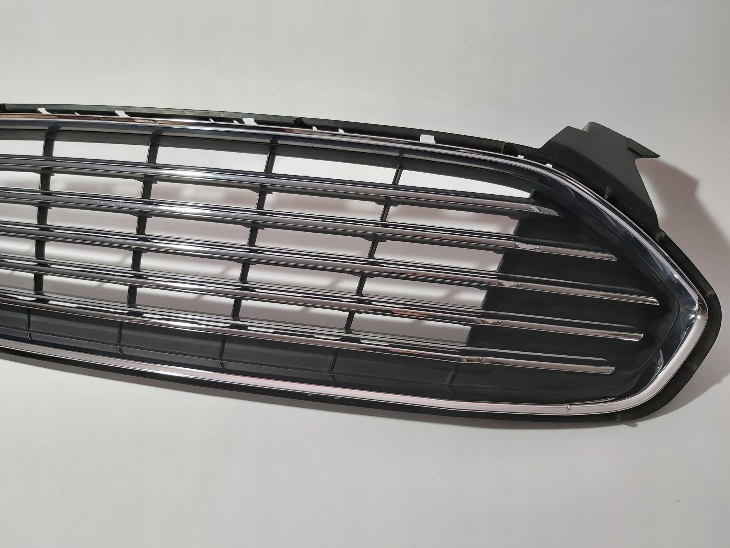 Kühlergrill Ford MONDEO I 1 3 MK5 FRONTGRILL DS738150Ford Kühlergitter