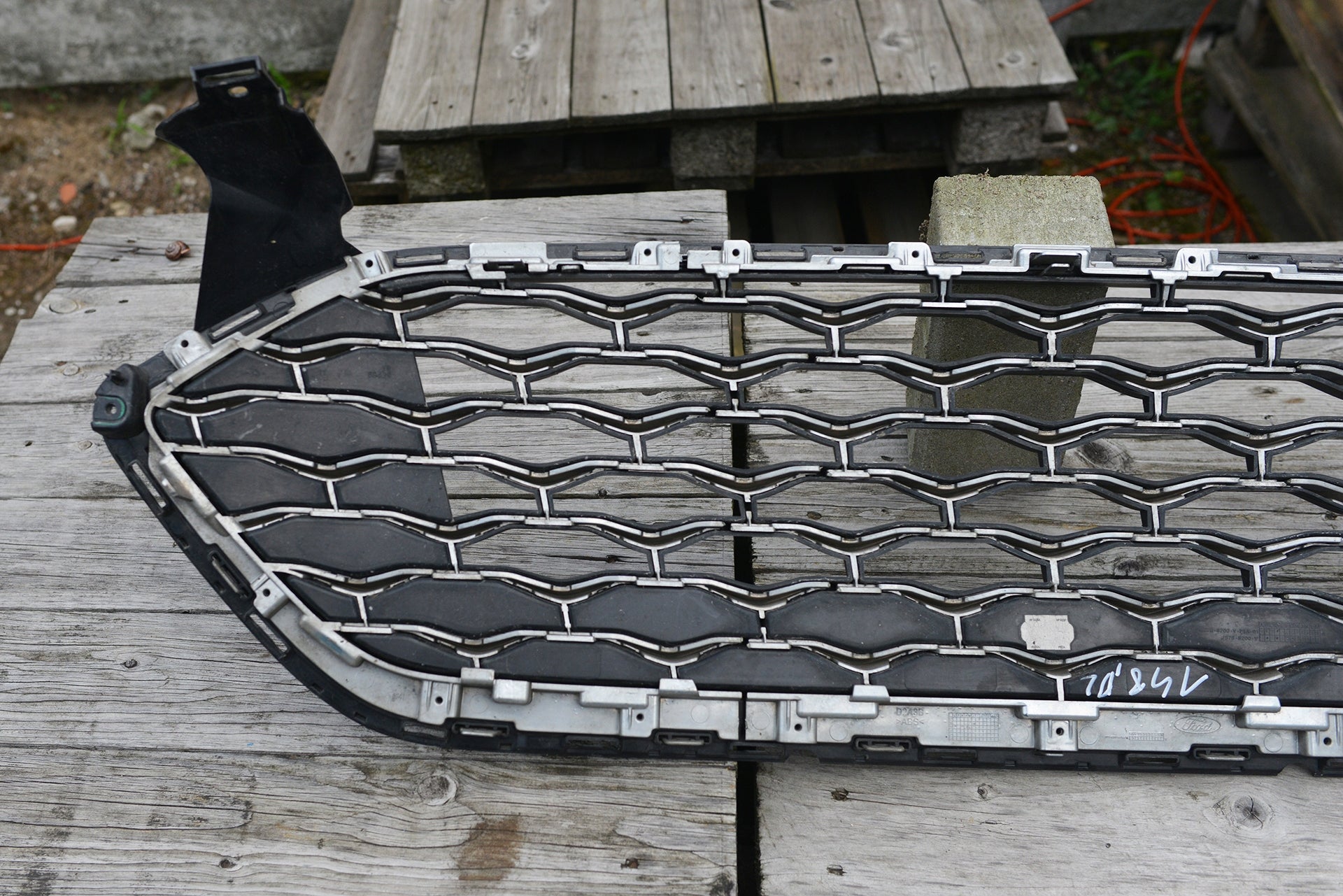 Kühlergrill Ford I 2 MONDEO FRONTGRILL JS7B8200Vatr Kühlergitter