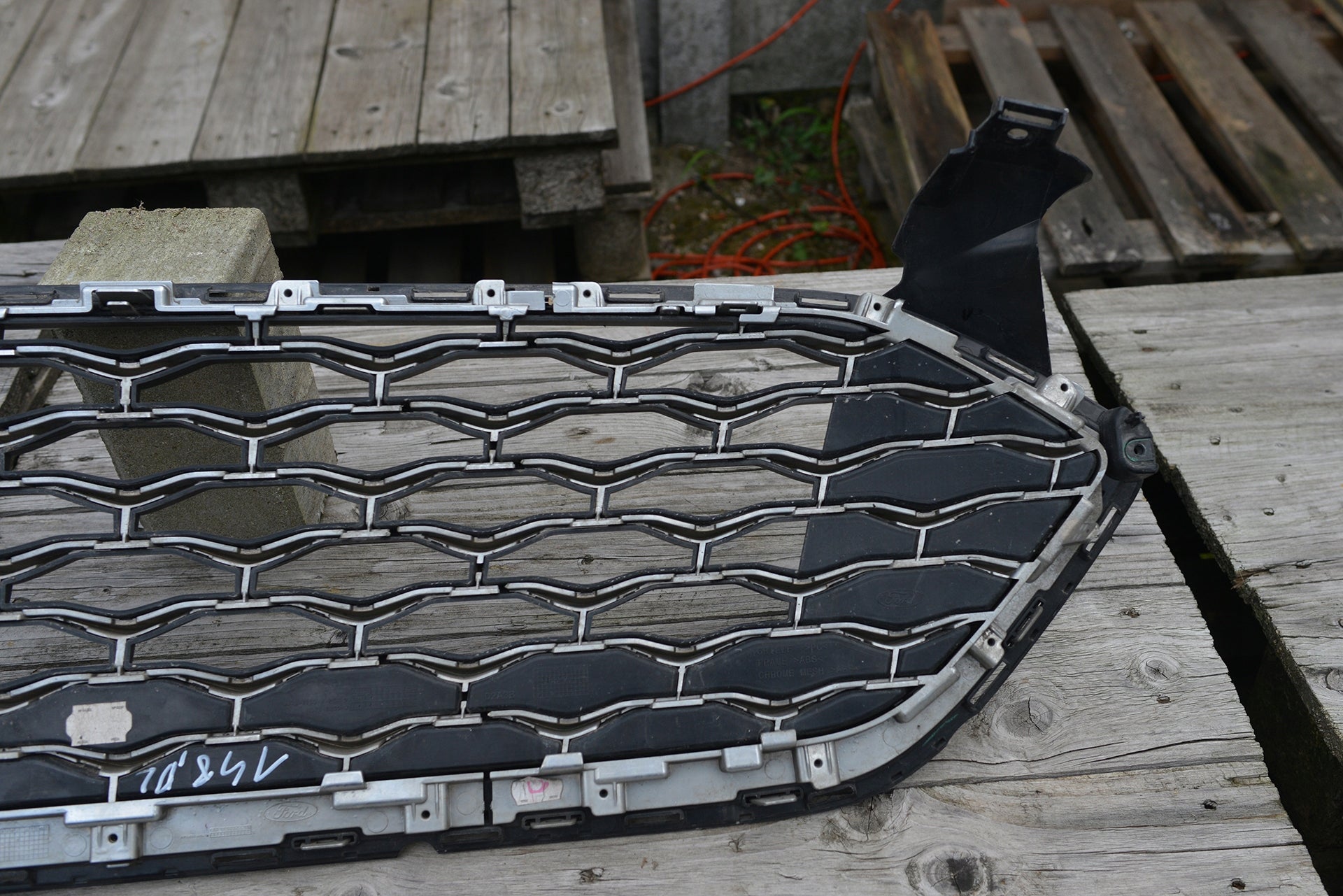 Kühlergrill Ford I 2 MONDEO FRONTGRILL JS7B8200Vatr Kühlergitter