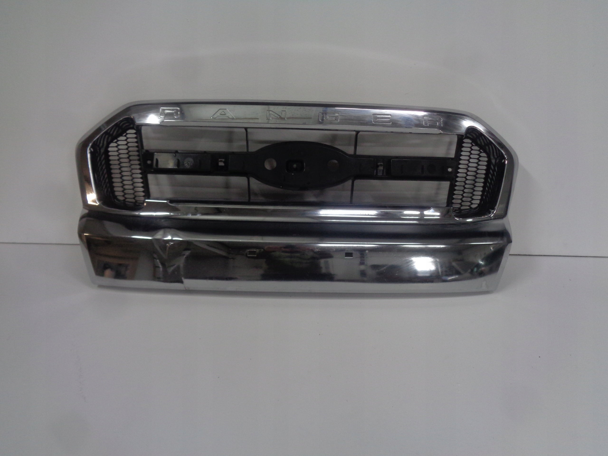  Kühlergrill Ford RANGER I 4 FRONTGRILL EB3B8350A Kühlergitter product image