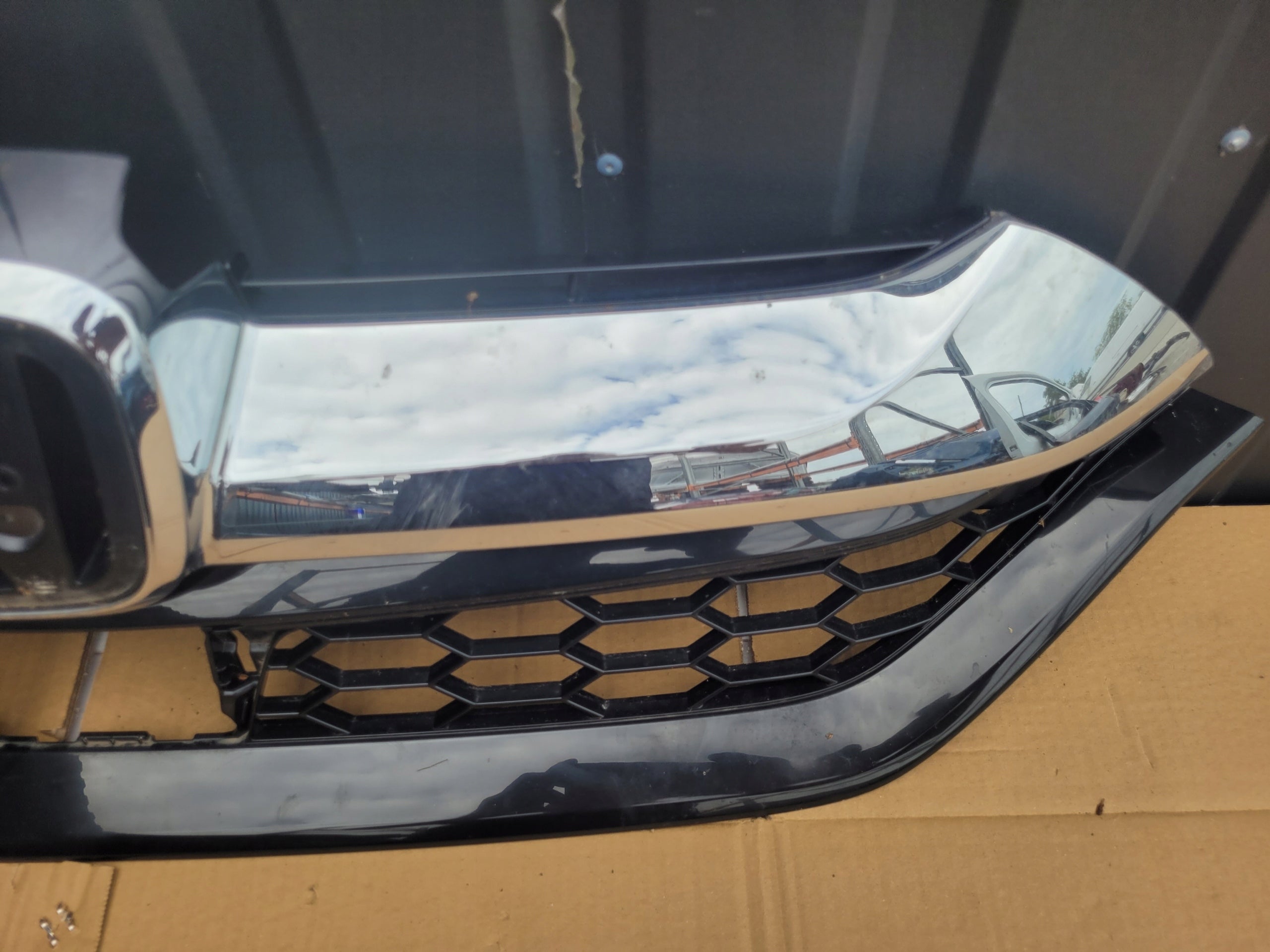 Kühlergrill Honda CRV V CRV 5 V FRONTGRILL 71121TNYG1RTE Kühlergitter