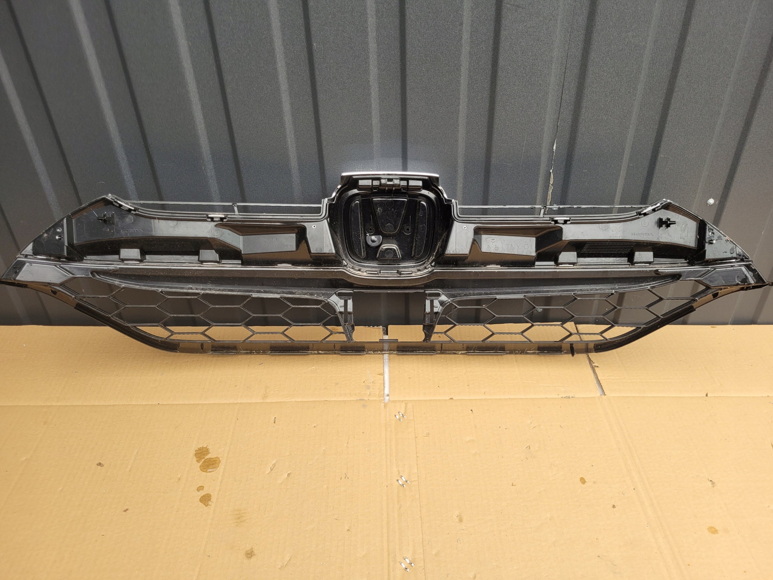 Kühlergrill Honda CRV V CRV 5 V FRONTGRILL 71121TNYG1RTE Kühlergitter