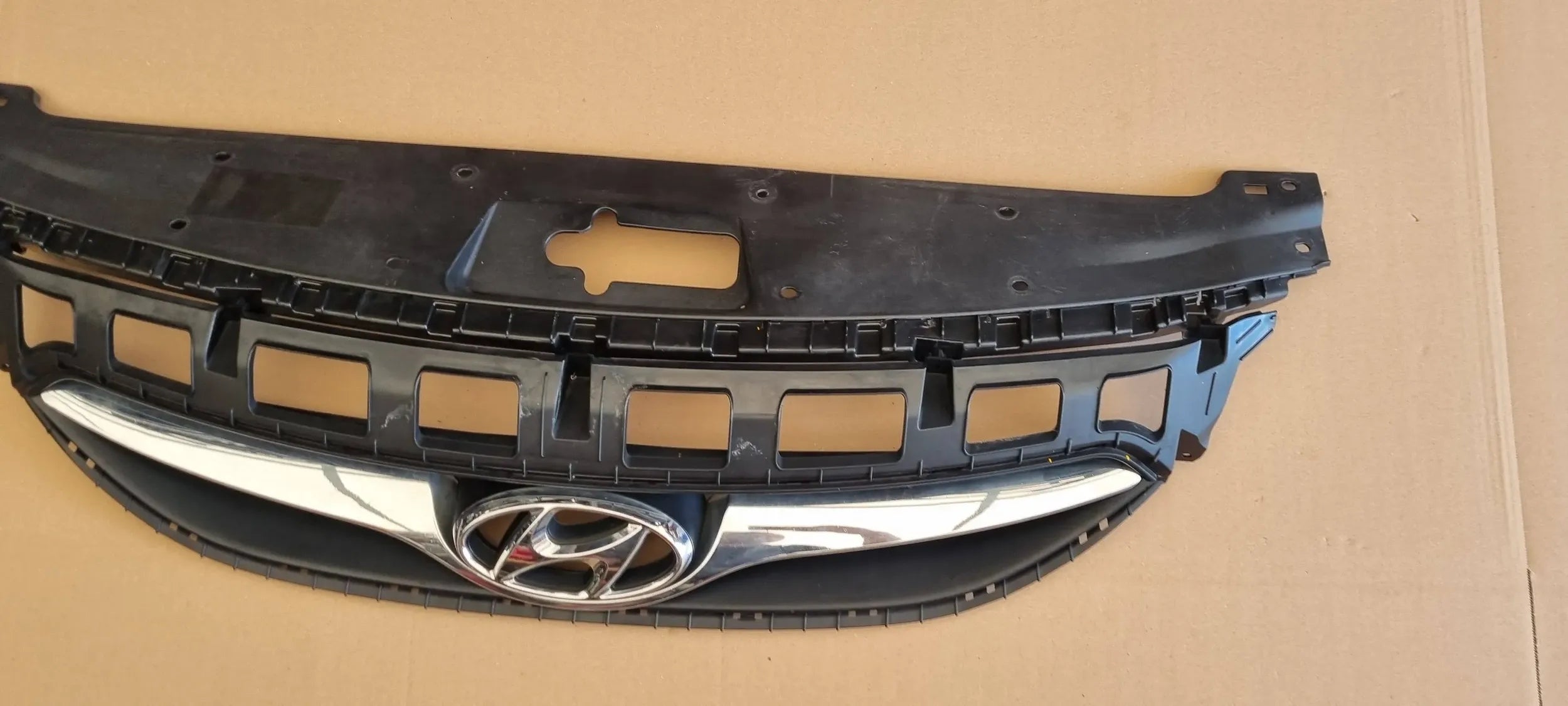 Kühlergrill Hyundai I40 FRONTGRILL 863513Z000 Kühlergitter