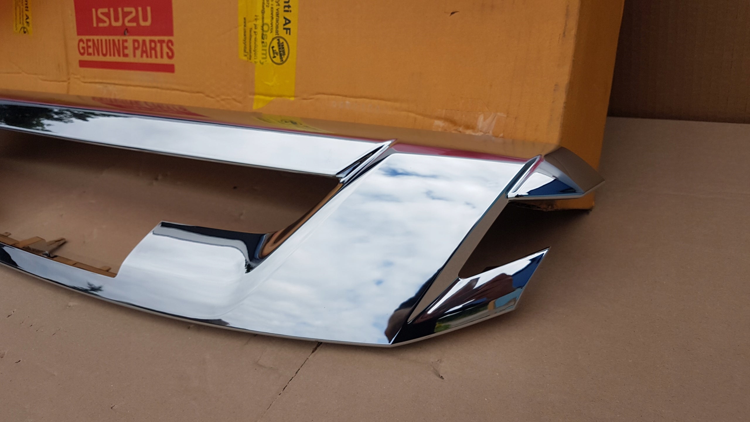 Isuzu DMAX II FRONTGRILL GRILLATRAPACHROMISUZUDMAXIILIFT17NOWYORYGINAŁ!!!