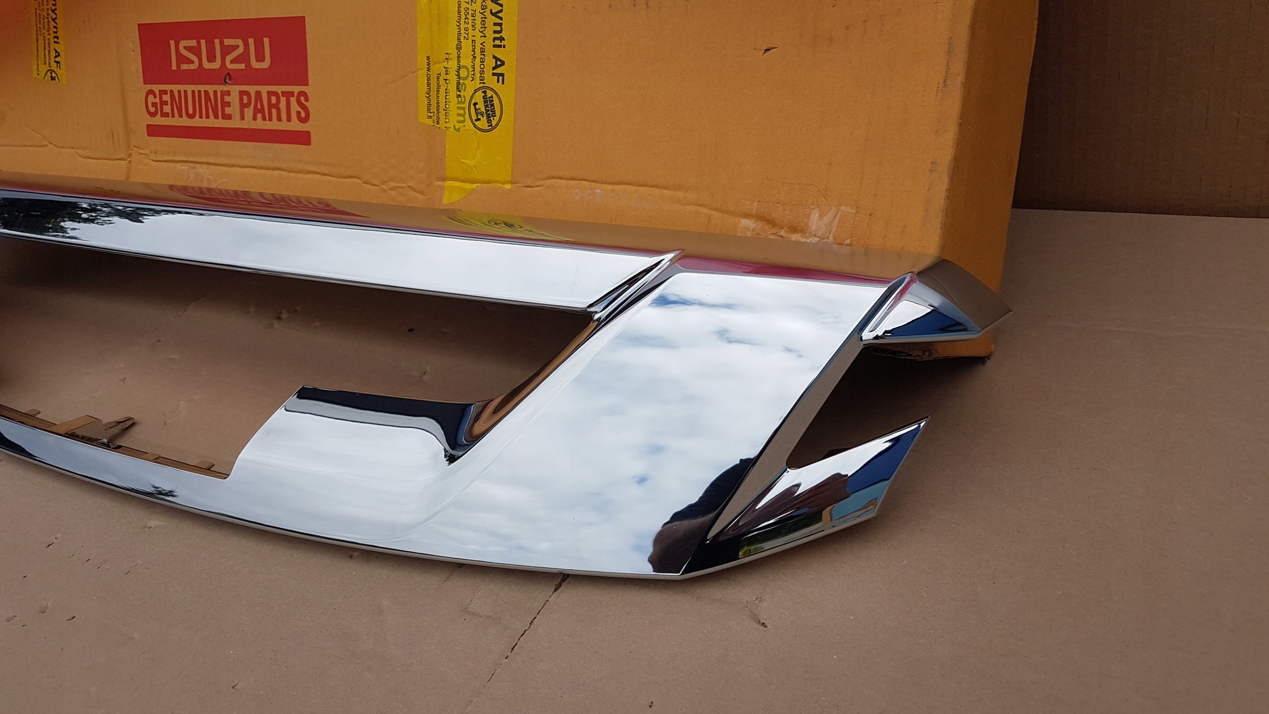 Isuzu DMAX II FRONTGRILL GRILLATRAPACHROMISUZUDMAXIILIFT17NOWYORYGINAŁ!!!