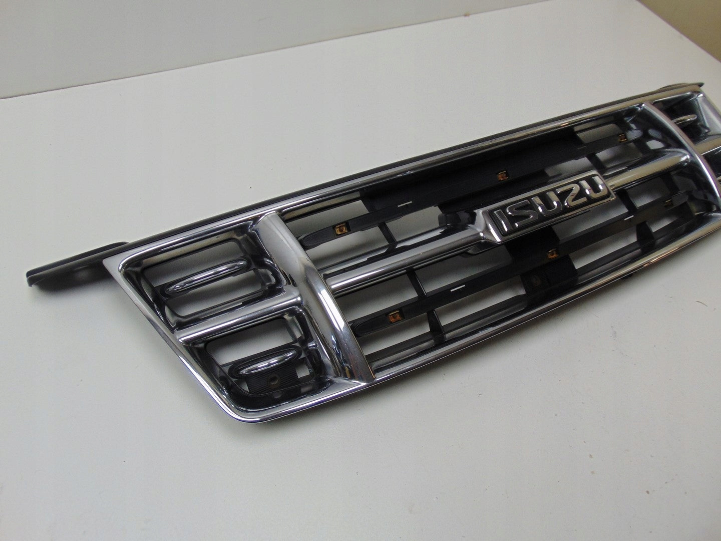 Kühlergrill Isuzu DMAX FRONTGRILL Kühlergitter