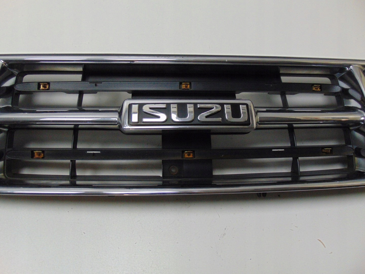 Kühlergrill Isuzu DMAX FRONTGRILL Kühlergitter