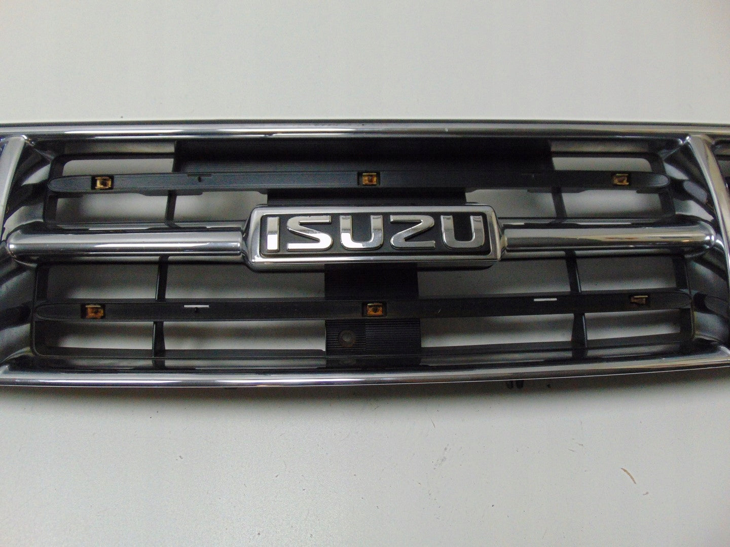 Kühlergrill Isuzu DMAX FRONTGRILL Kühlergitter