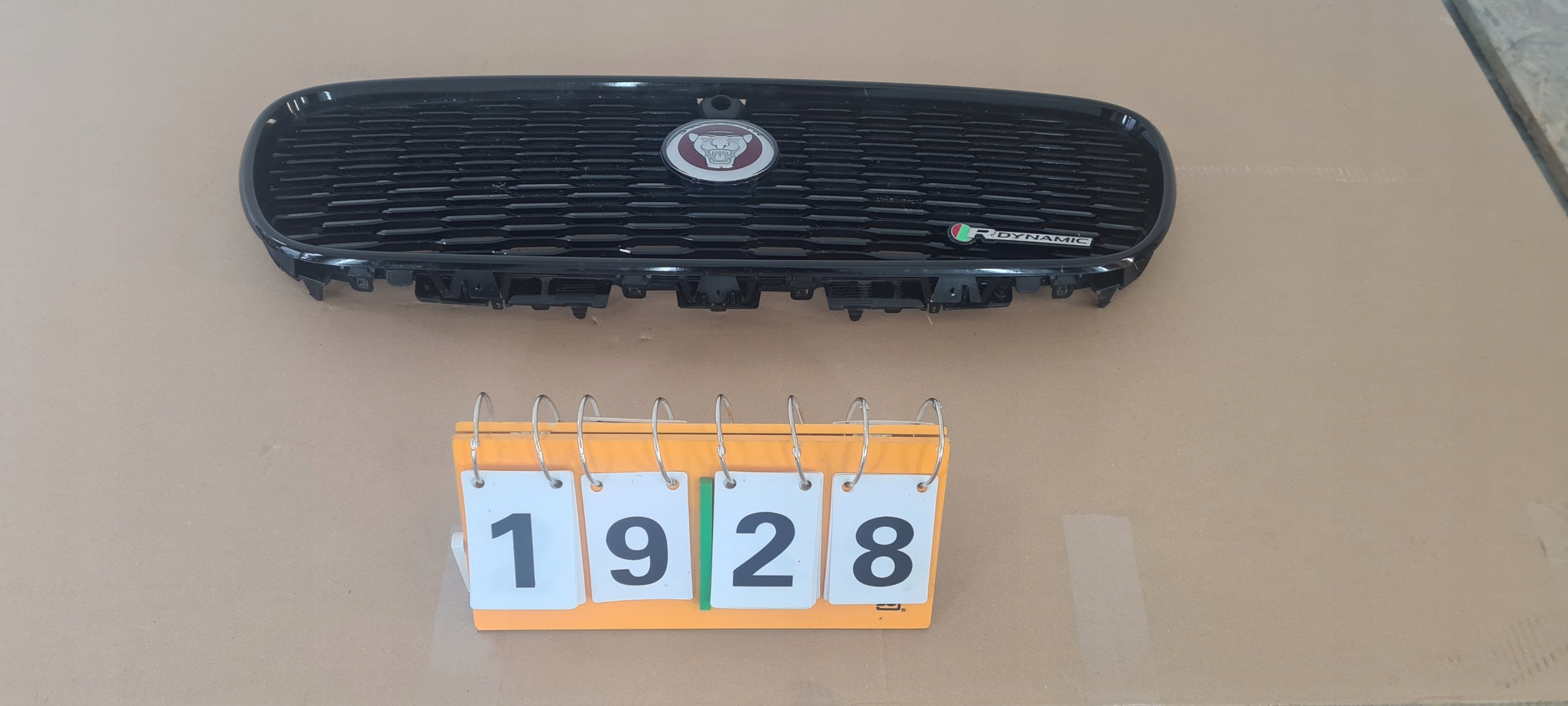  Kühlergrill Jaguar XE FRONTGRILL X73018K28 Kühlergitter product image