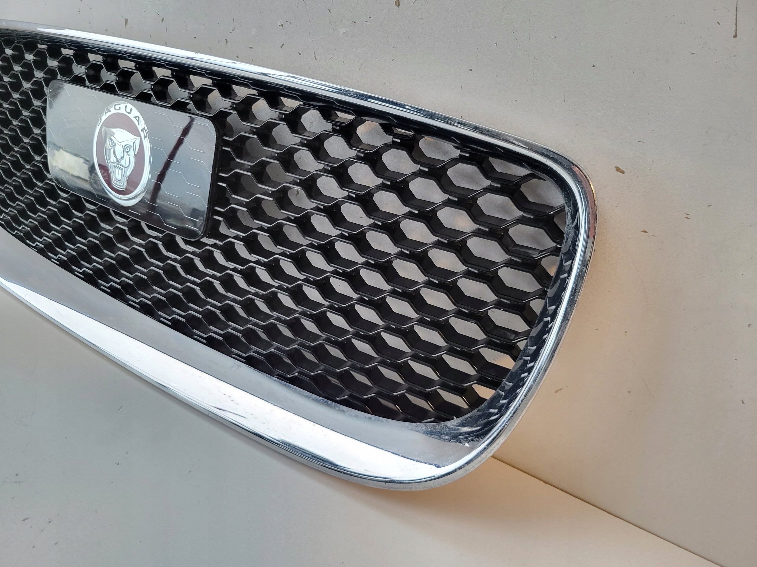 Kühlergrill Jaguar XE X760 FRONTGRILL rOEX73018K2 Kühlergitter