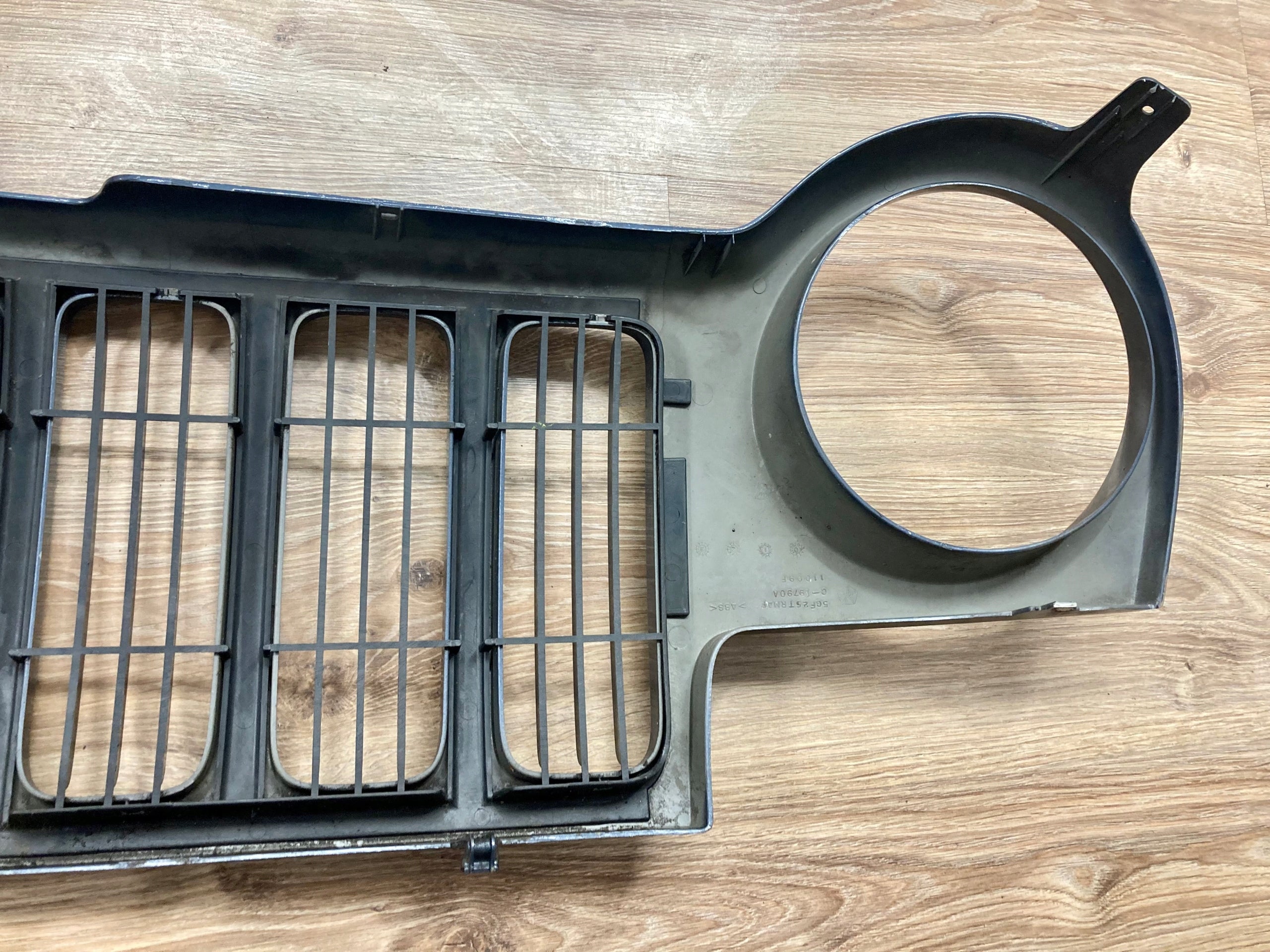 Kühlergrill Jeep CHEROKEE FRONTGRILL Kühlergitter