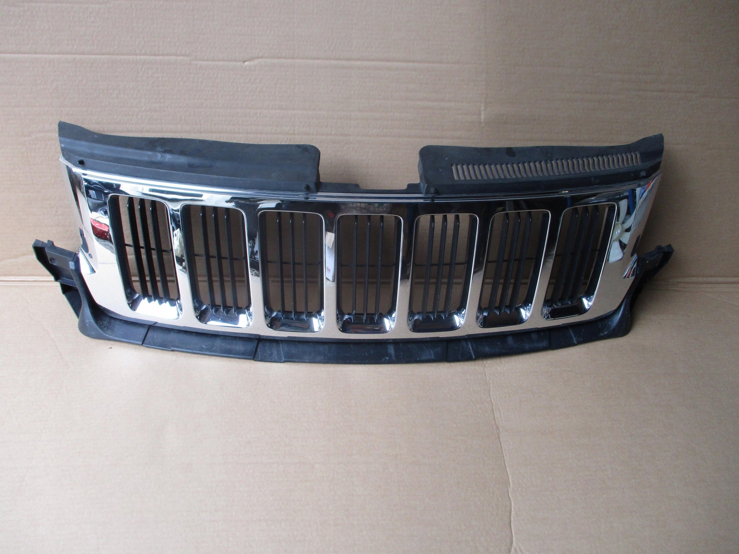  Grille Jeep Z GRAND CHEROKEE WK2 FRONT GRILL 55079377AD Radiator grille  product image