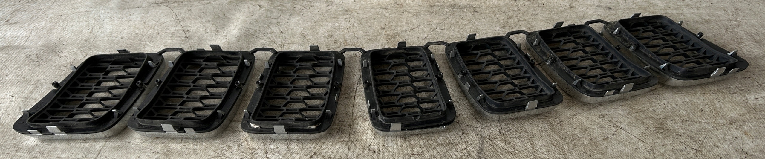 Kühlergrill Jeep GRAND CHEROKEE WK2 FRONTGRILL 68298567AA Kühlergitter