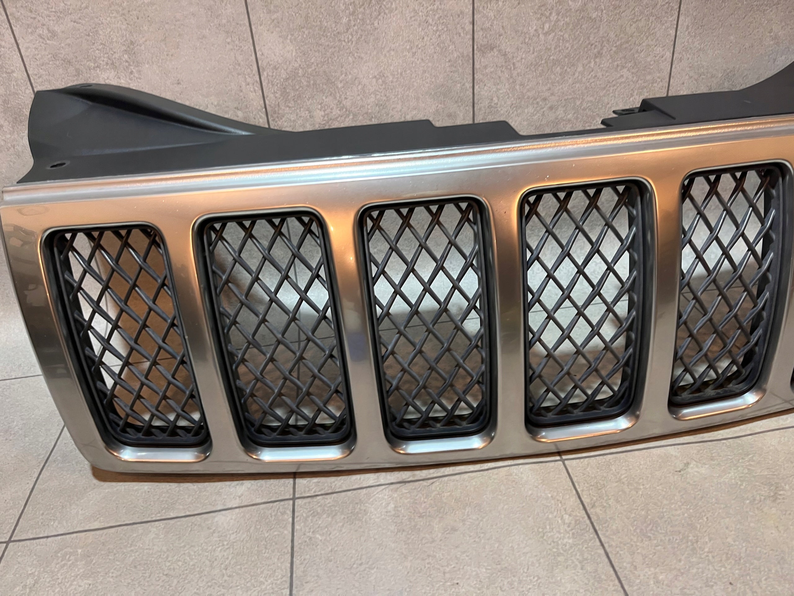 Kühlergrill Jeep GRAND CHEROKEE WK FRONTGRILL Kühlergitter