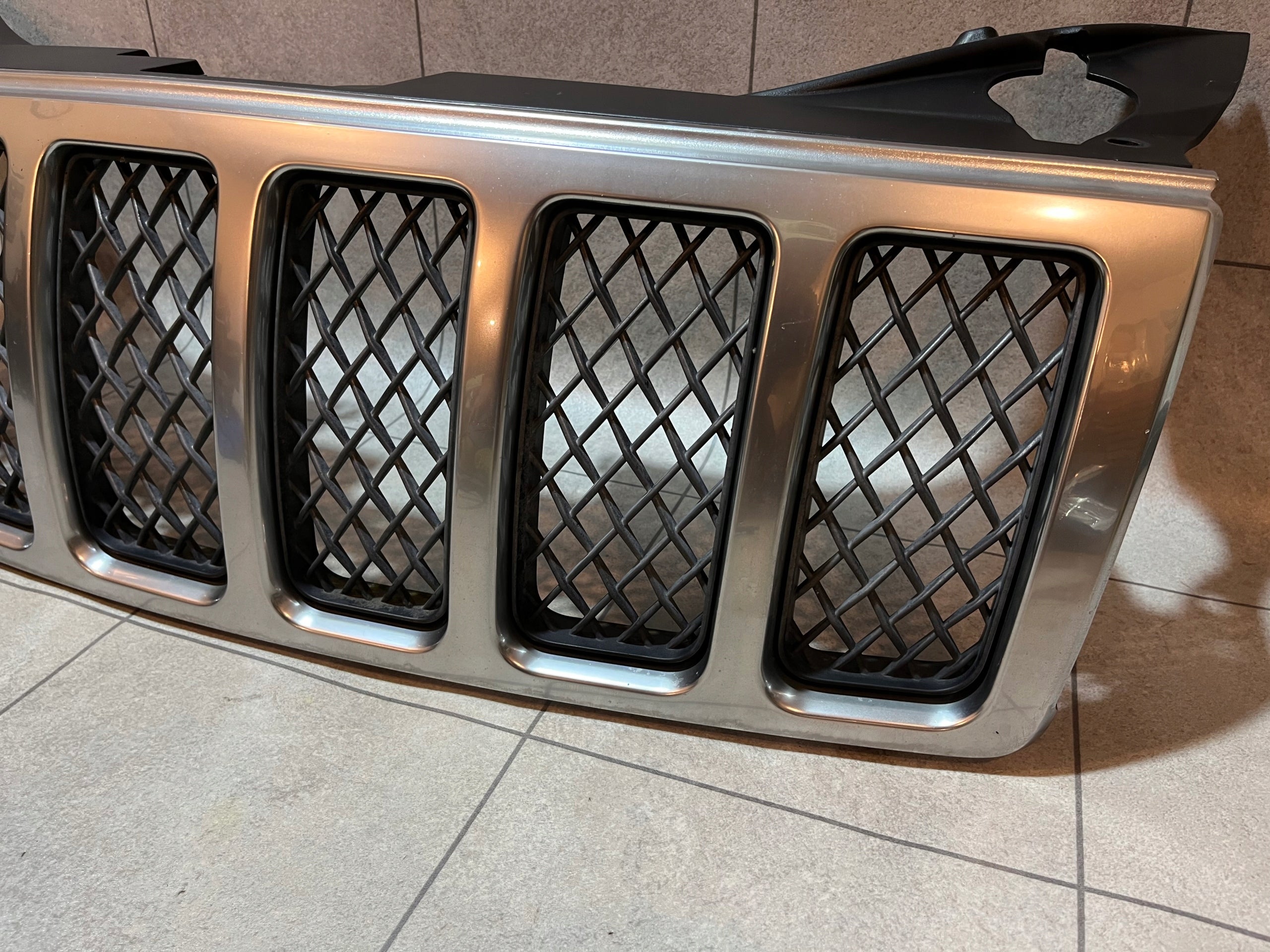 Kühlergrill Jeep GRAND CHEROKEE WK FRONTGRILL Kühlergitter