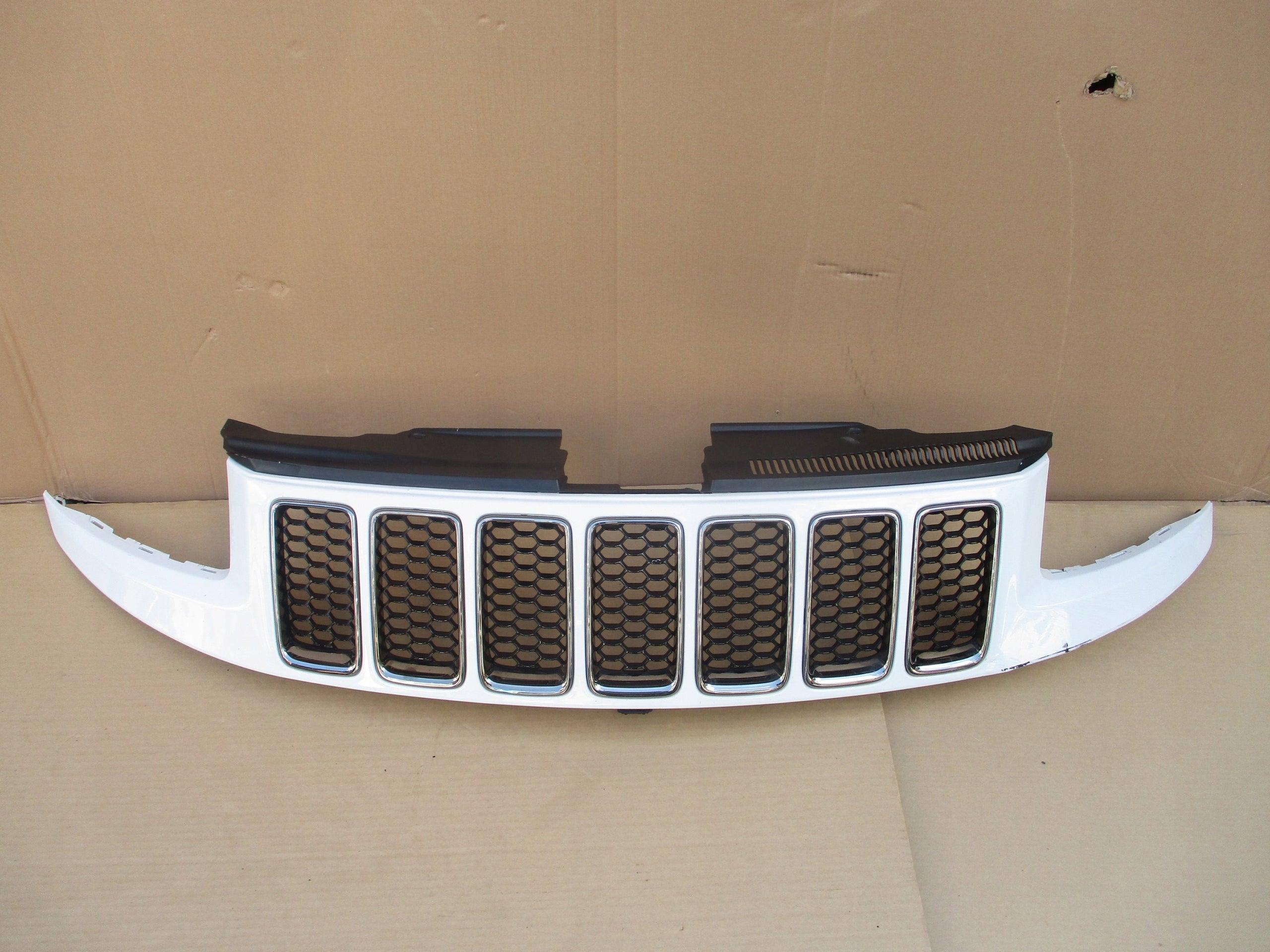 Kühlergrill Jeep GRAND CHEROKEE WK2 Z FRONTGRILL 68145201AB Kühlergitter