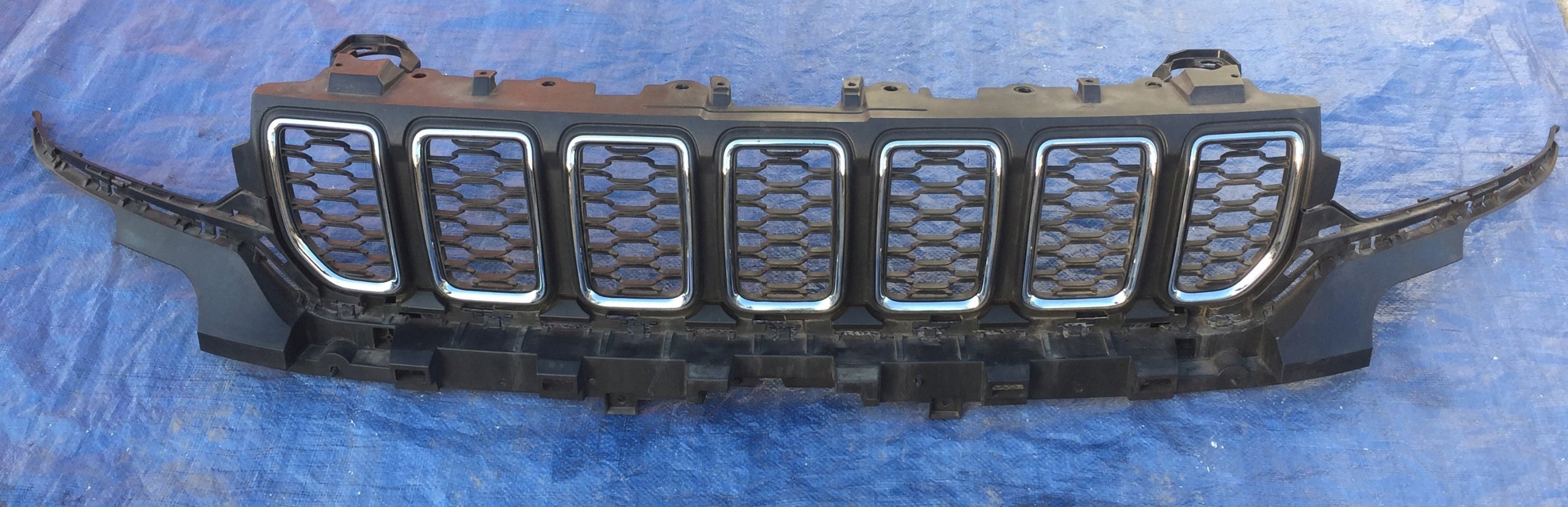 Kühlergrill Jeep GRAND CHEROKEE WL FRONTGRILL Kühlergitter