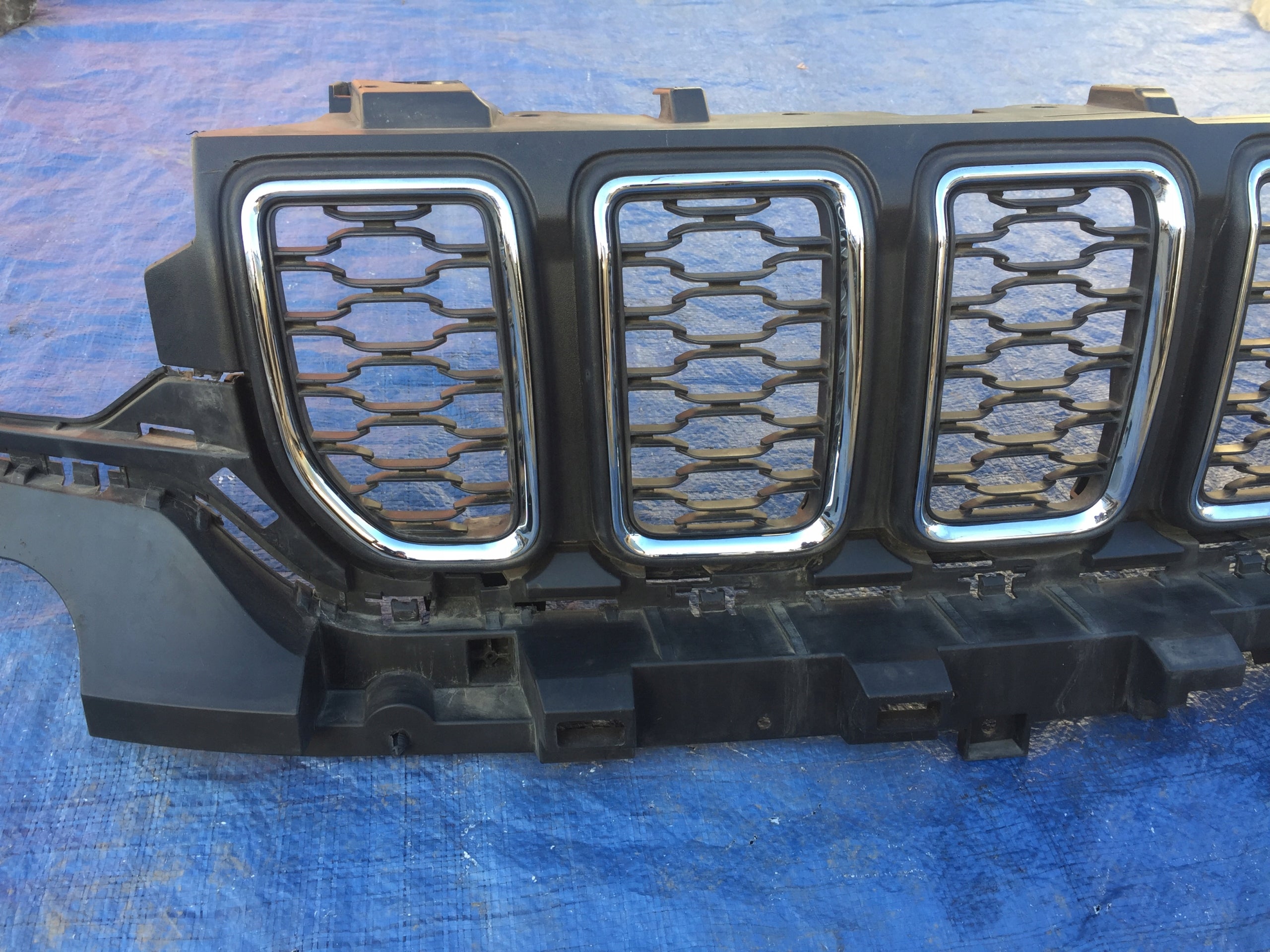 Kühlergrill Jeep GRAND CHEROKEE WL FRONTGRILL Kühlergitter