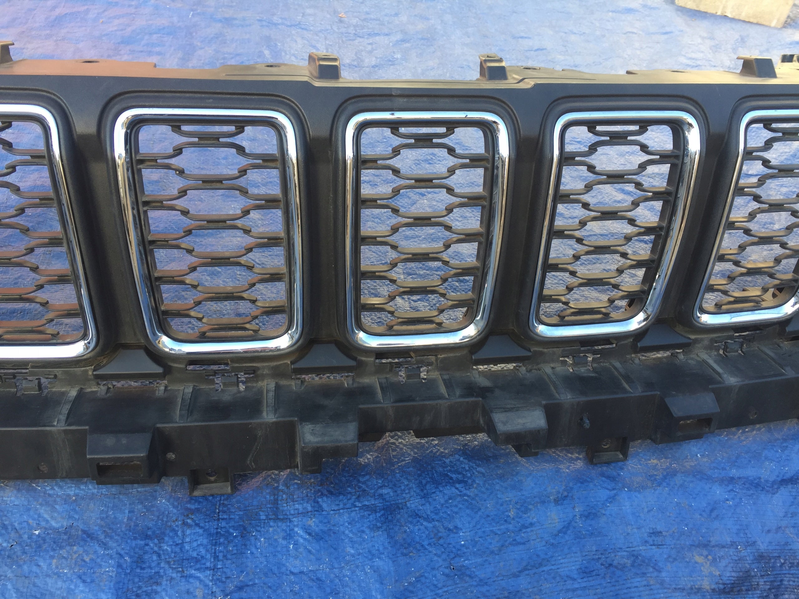 Kühlergrill Jeep GRAND CHEROKEE WL FRONTGRILL Kühlergitter