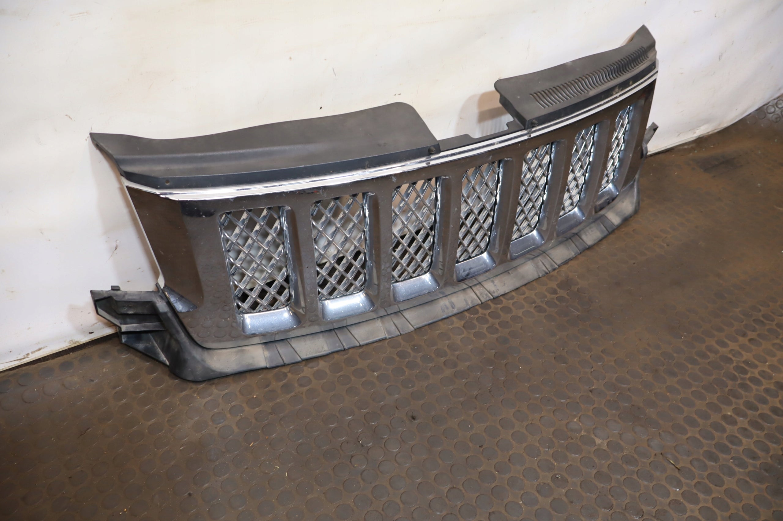 Kühlergrill Jeep GRAND CHEROKEE WK2 FRONTGRILL 68089734AA Kühlergitter