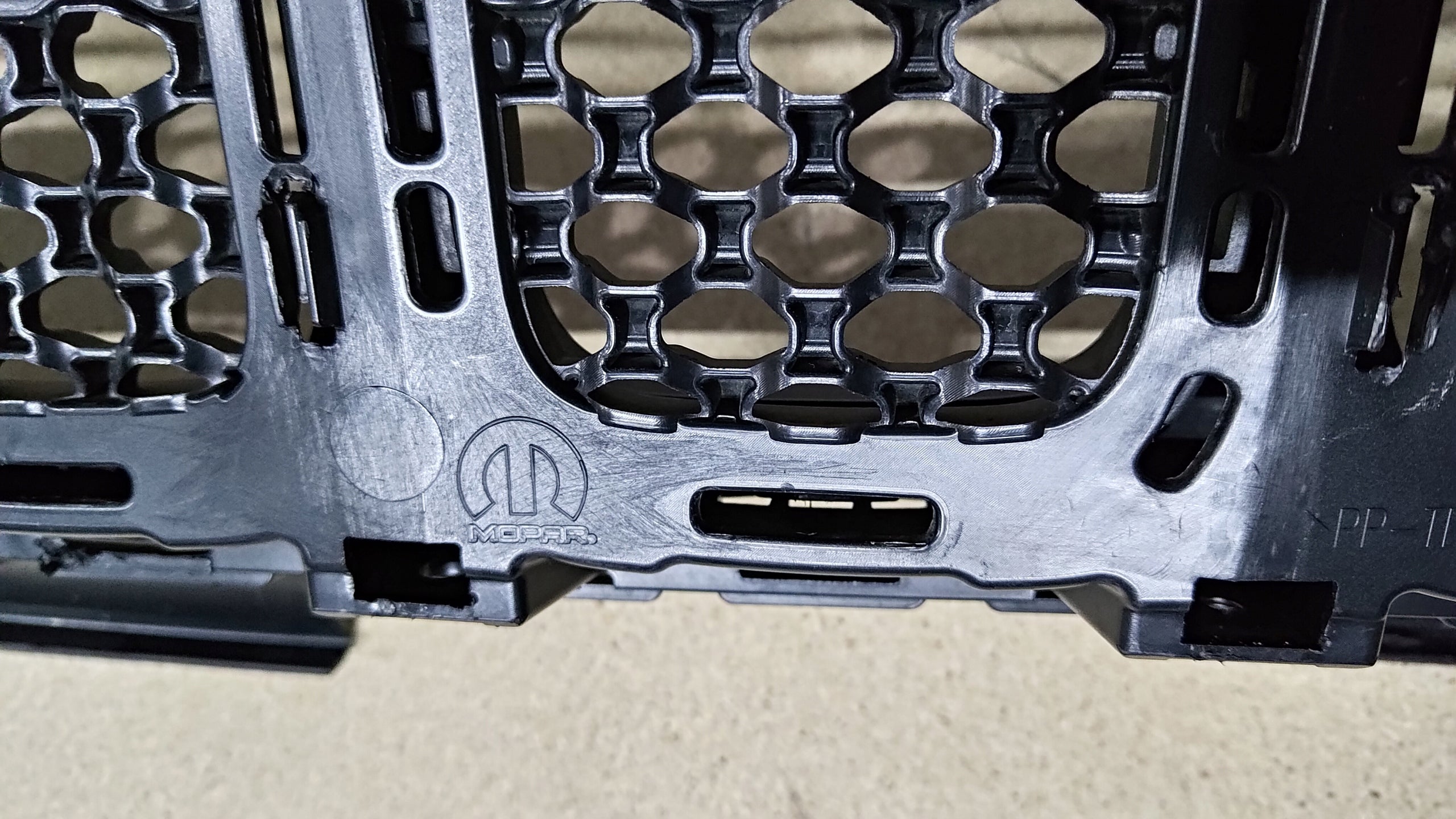 Kühlergrill Jeep RENEGADE FRONTGRILL 735672991 Kühlergitter